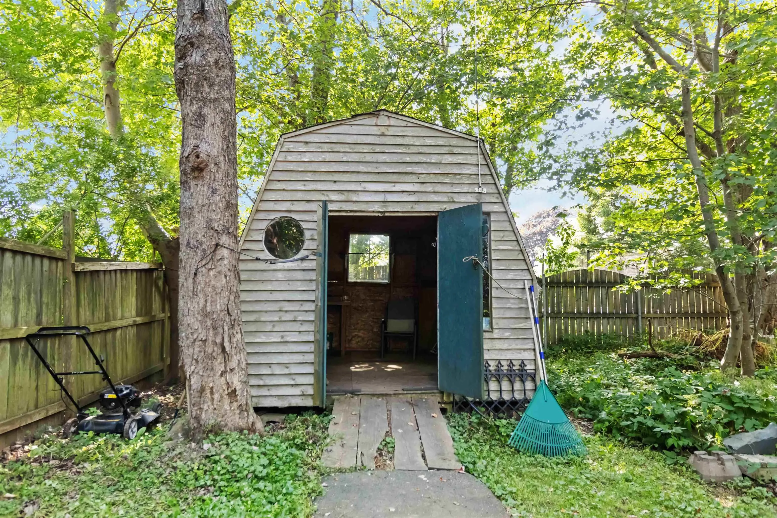 182 Caledonia Road, Dartmouth, NS B2X 1L4, 3 Bedrooms Bedrooms, ,2 BathroomsBathrooms,Residential,For Sale,Caledonia,202520544
