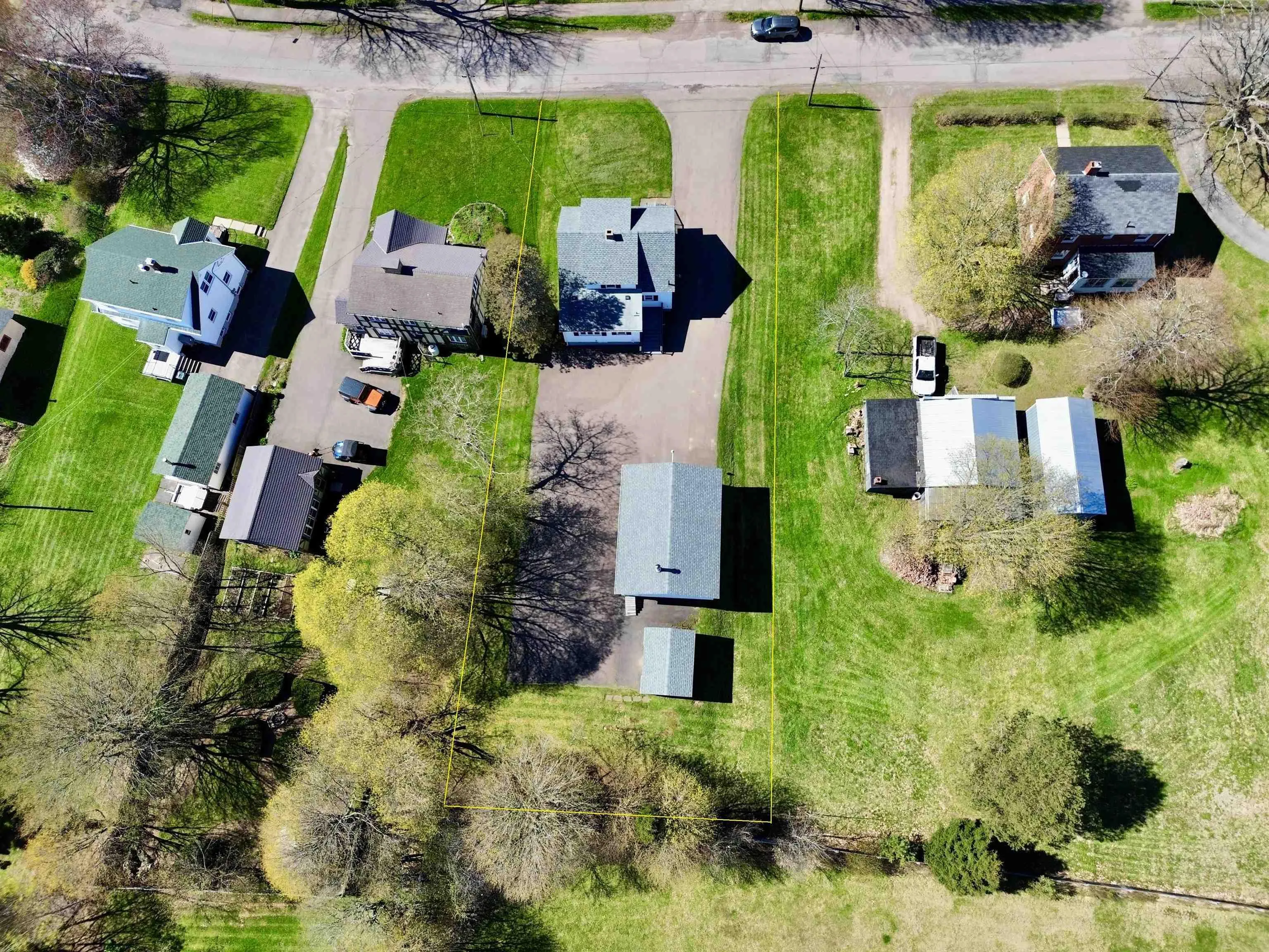 5 Queen Street, Amherst, NS B4H 1P7, 2 Bedrooms Bedrooms, ,3 BathroomsBathrooms,Residential,For Sale,Queen,202511100