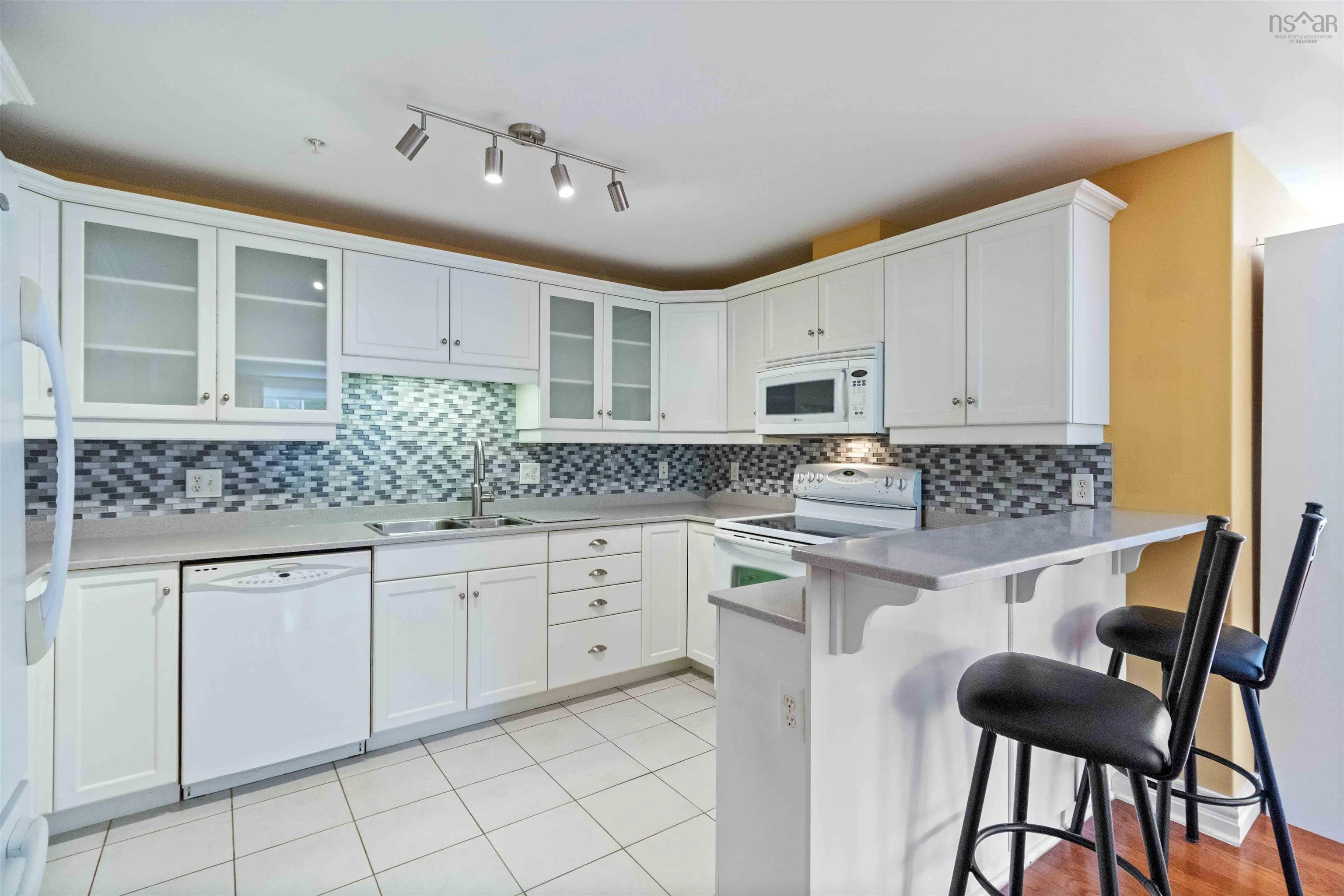 476 Main Street Unit 101, Mahone Bay, NS B0J 2E0, 2 Bedrooms Bedrooms, ,2 BathroomsBathrooms,Residential,For Sale,Main,202521051