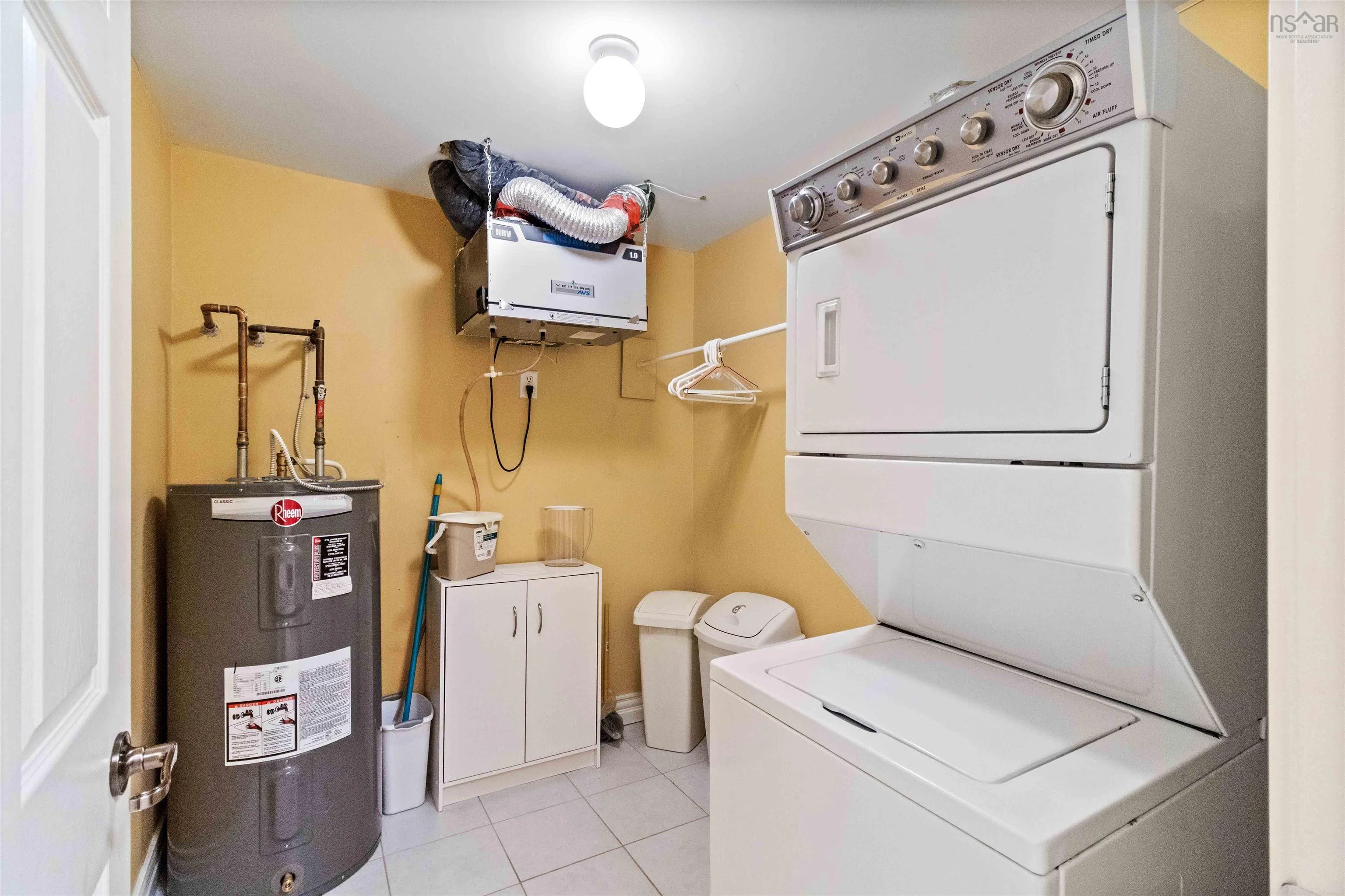 476 Main Street Unit 101, Mahone Bay, NS B0J 2E0, 2 Bedrooms Bedrooms, ,2 BathroomsBathrooms,Residential,For Sale,Main,202521051