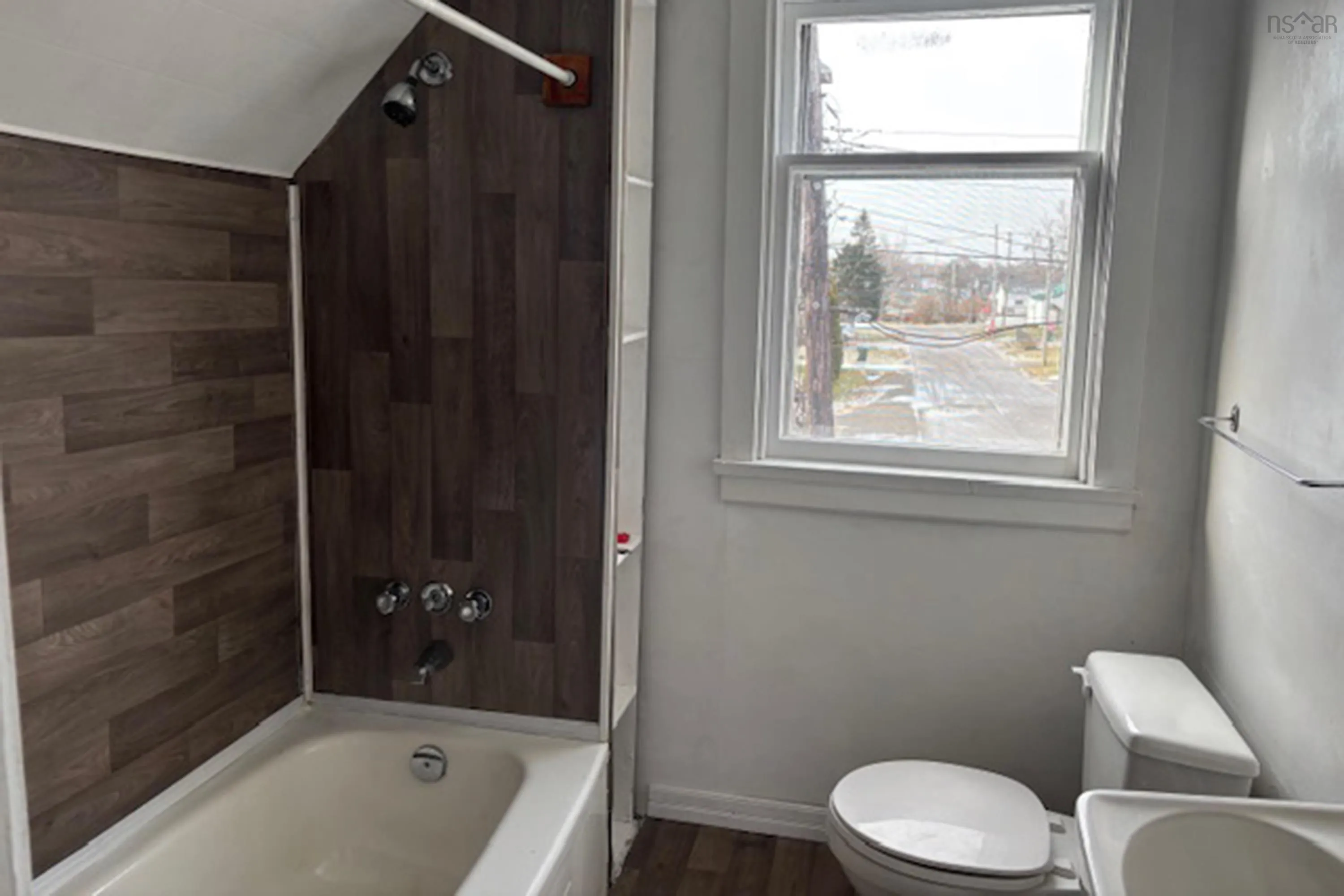 20 Park Street, Amherst, NS B4H 2R1, 3 Bedrooms Bedrooms, ,1 BathroomBathrooms,Residential,For Sale,Park,202518982
