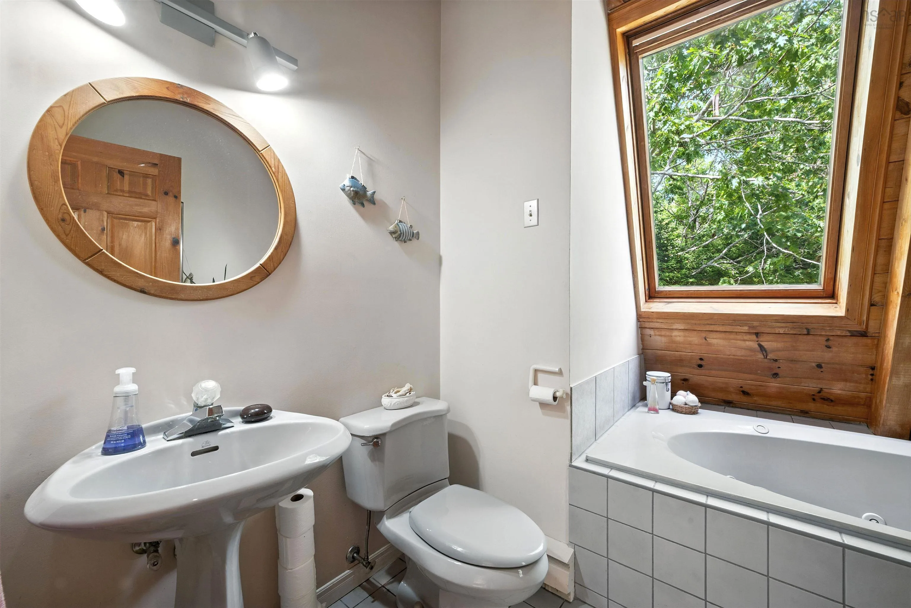 13576 Peggys Cove Road, Upper Tantallon, NS B3Z 2J2, 4 Bedrooms Bedrooms, ,3 BathroomsBathrooms,Residential,For Sale,Peggys Cove,202517316