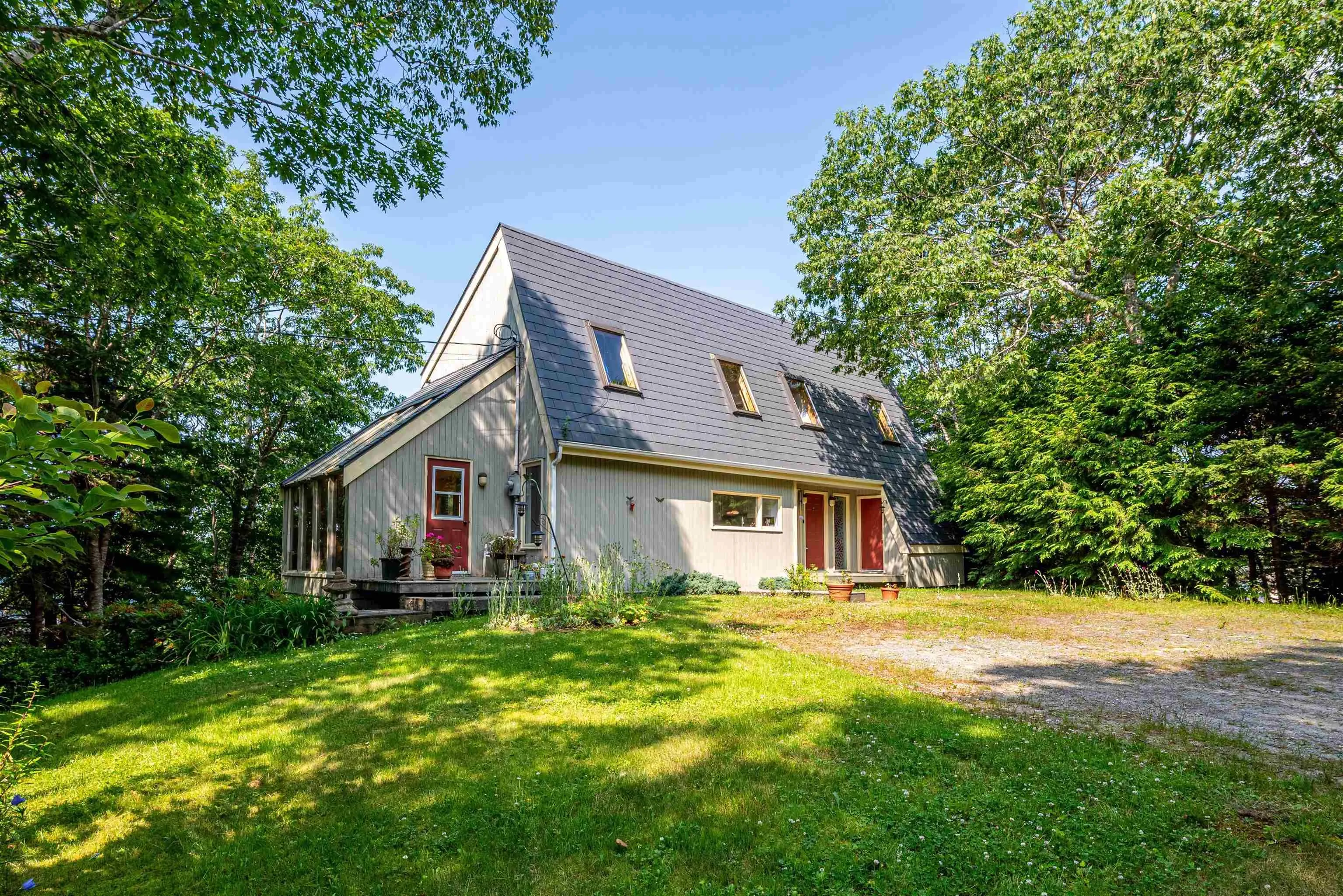 13576 Peggys Cove Road, Upper Tantallon, NS B3Z 2J2, 4 Bedrooms Bedrooms, ,3 BathroomsBathrooms,Residential,For Sale,Peggys Cove,202517316