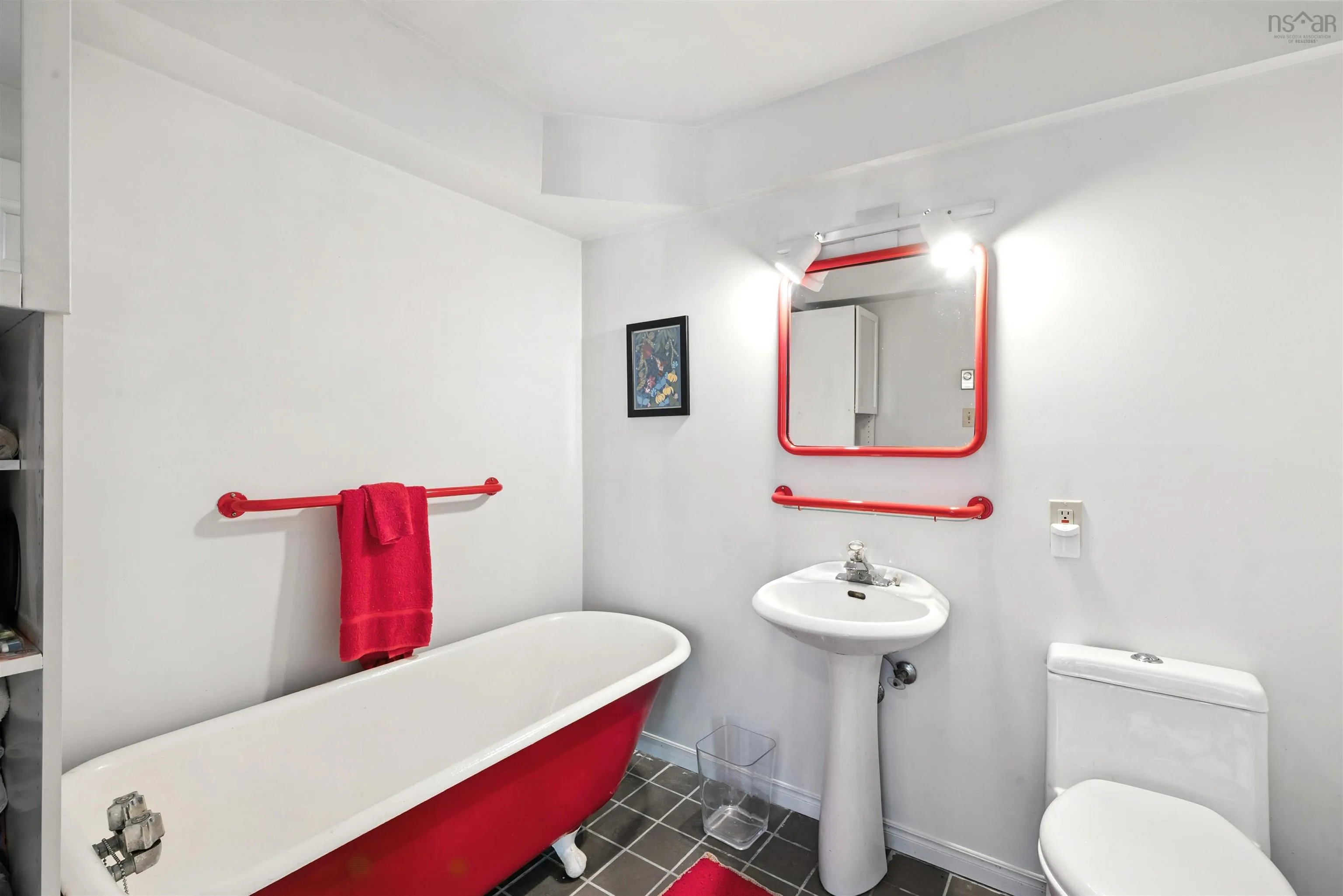 13576 Peggys Cove Road, Upper Tantallon, NS B3Z 2J2, 4 Bedrooms Bedrooms, ,3 BathroomsBathrooms,Residential,For Sale,Peggys Cove,202517316