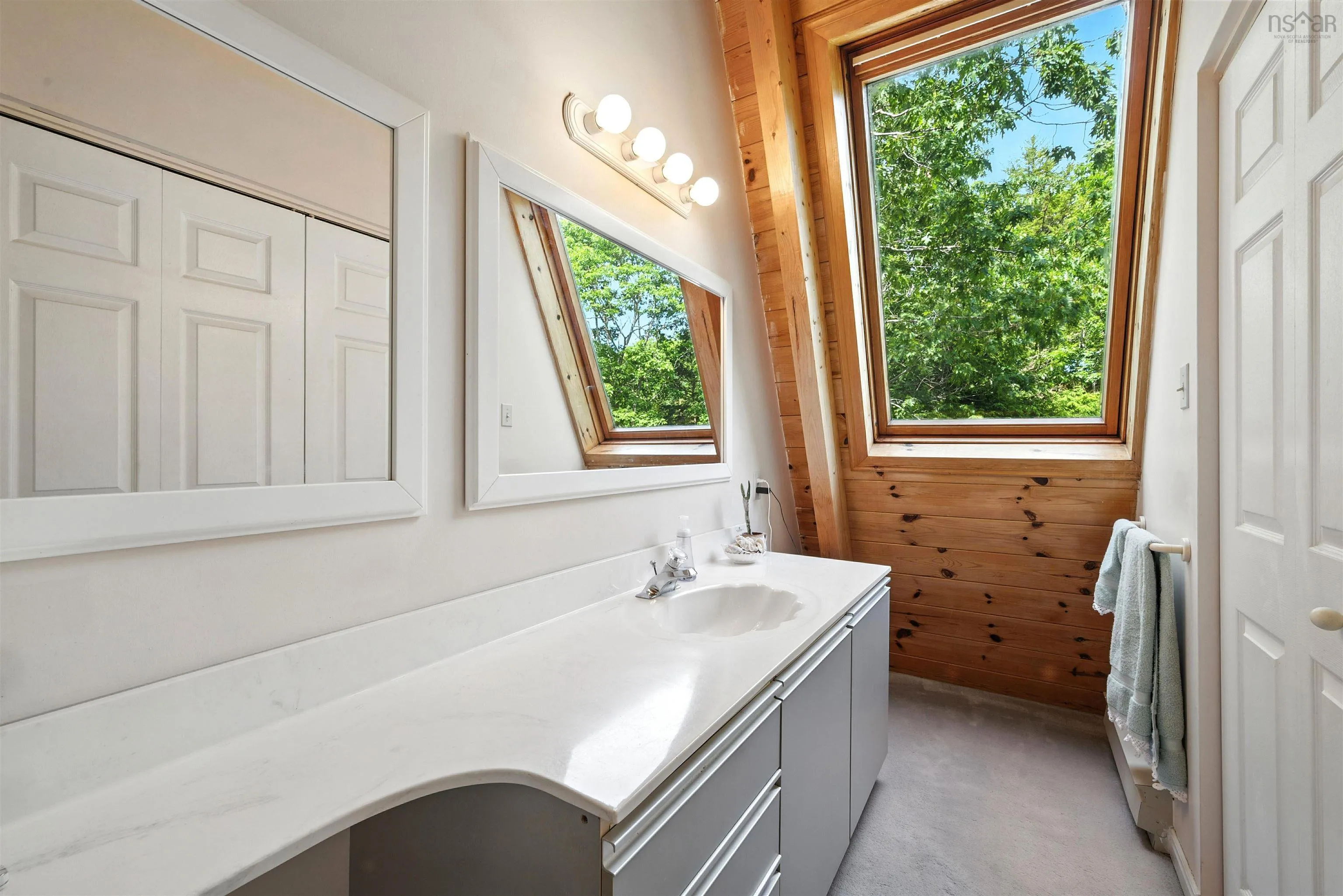 13576 Peggys Cove Road, Upper Tantallon, NS B3Z 2J2, 4 Bedrooms Bedrooms, ,3 BathroomsBathrooms,Residential,For Sale,Peggys Cove,202517316