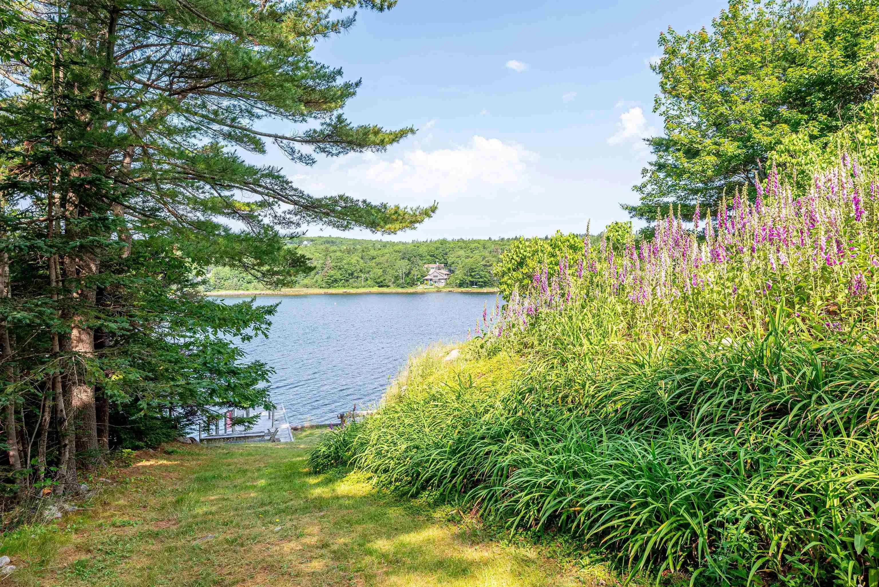 13576 Peggys Cove Road, Upper Tantallon, NS B3Z 2J2, 4 Bedrooms Bedrooms, ,3 BathroomsBathrooms,Residential,For Sale,Peggys Cove,202517316