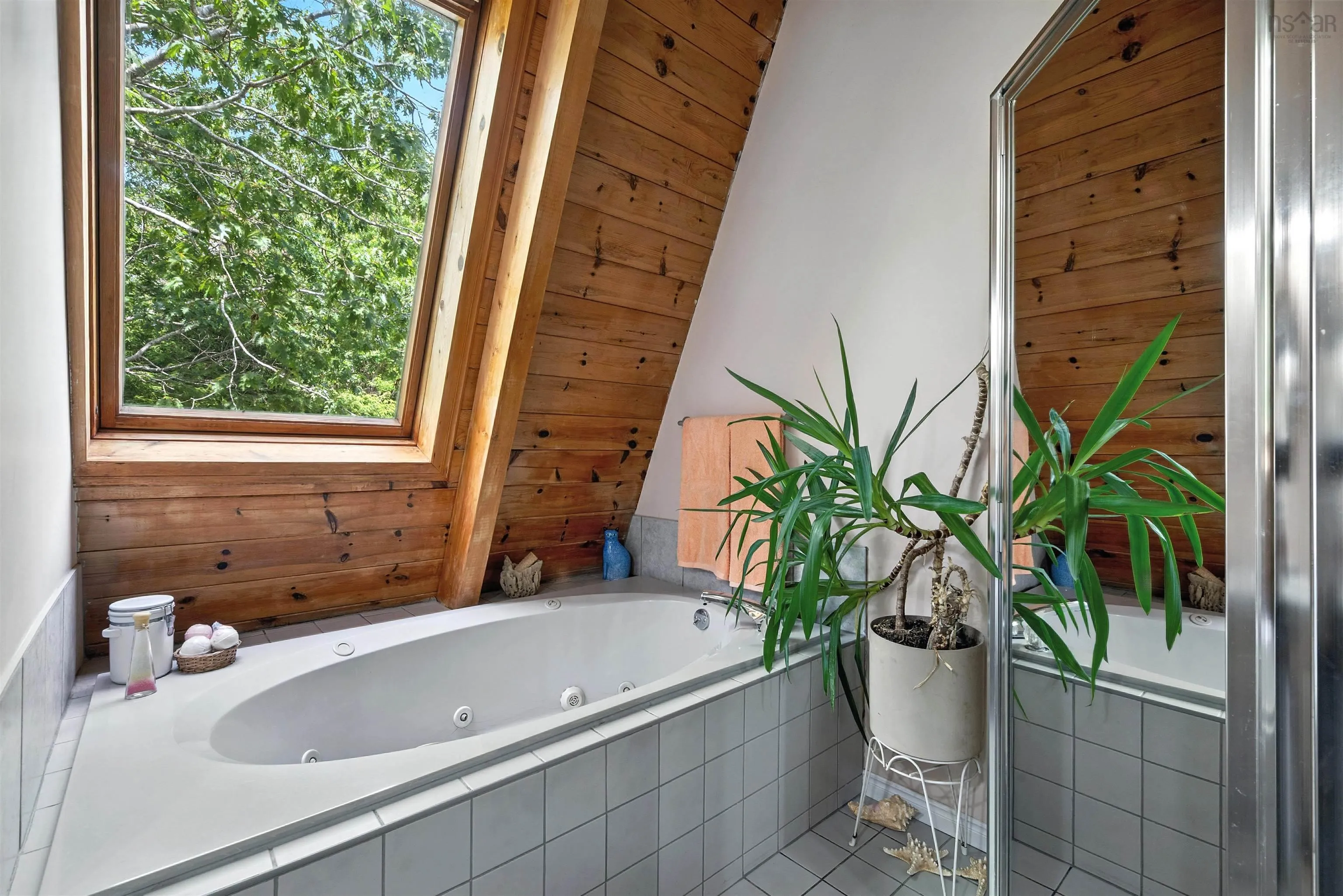 13576 Peggys Cove Road, Upper Tantallon, NS B3Z 2J2, 4 Bedrooms Bedrooms, ,3 BathroomsBathrooms,Residential,For Sale,Peggys Cove,202517316