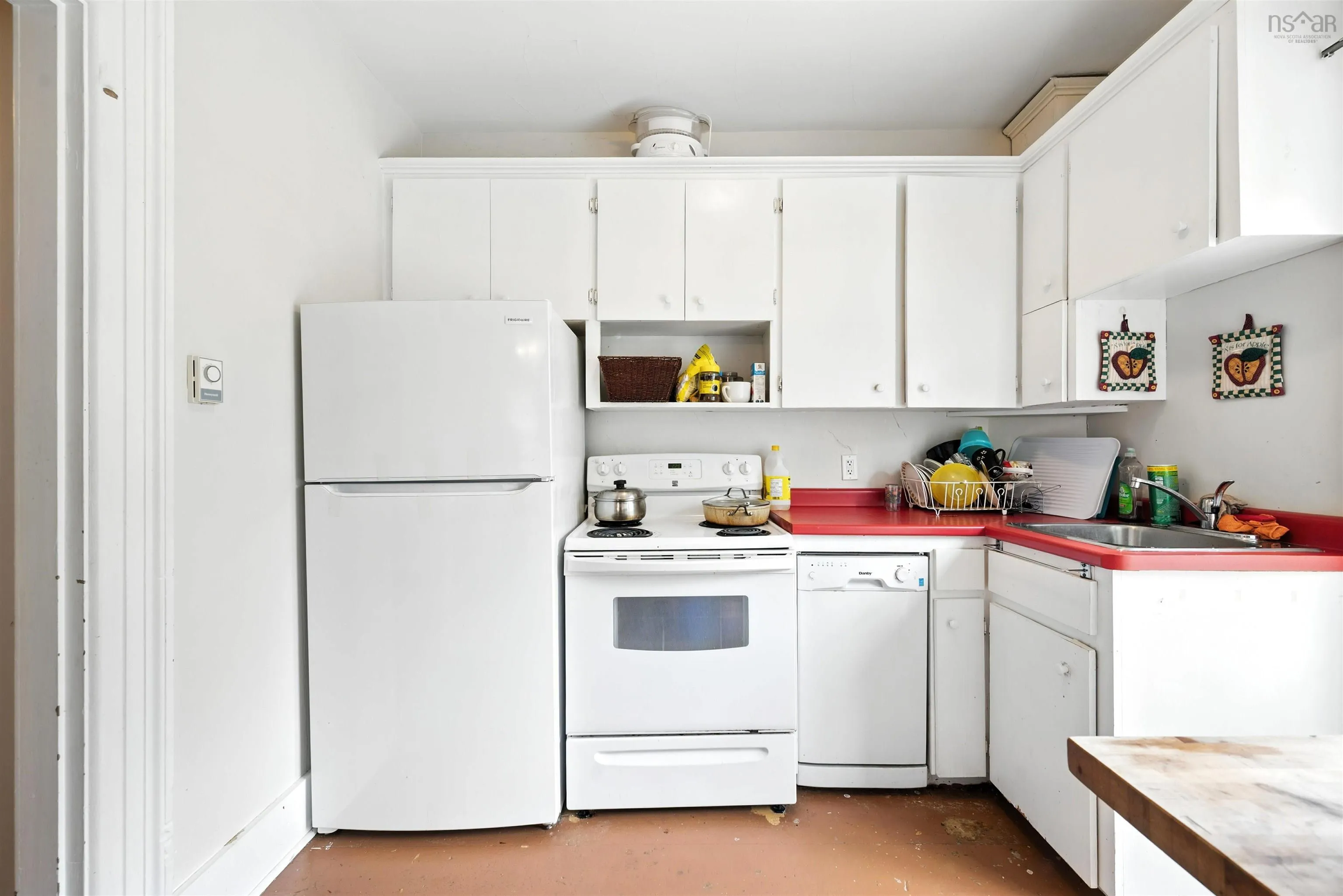 424 Main Street, Mahone Bay, NS B0J 2E0, 2 Bedrooms Bedrooms, ,2 BathroomsBathrooms,Residential,For Sale,Main,202520971