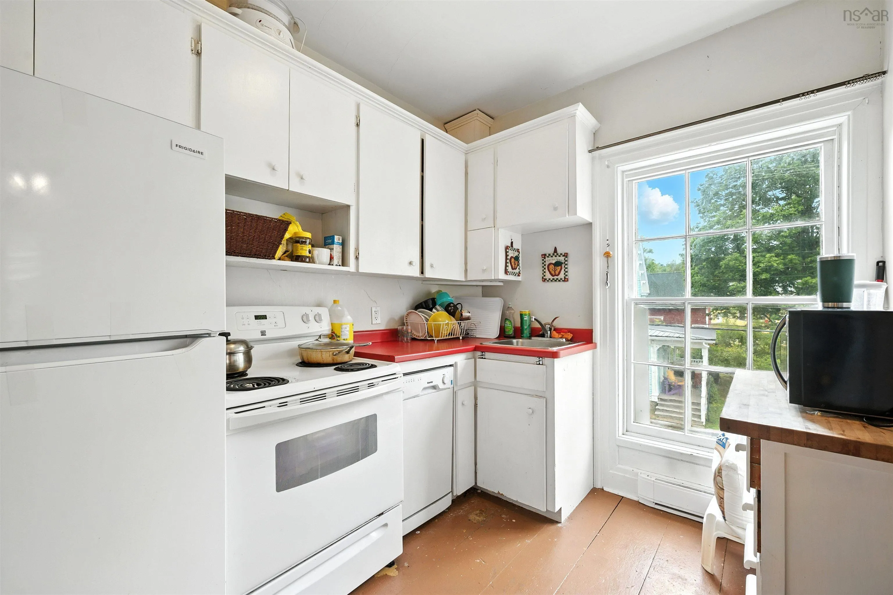 424 Main Street, Mahone Bay, NS B0J 2E0, 2 Bedrooms Bedrooms, ,2 BathroomsBathrooms,Residential,For Sale,Main,202520971