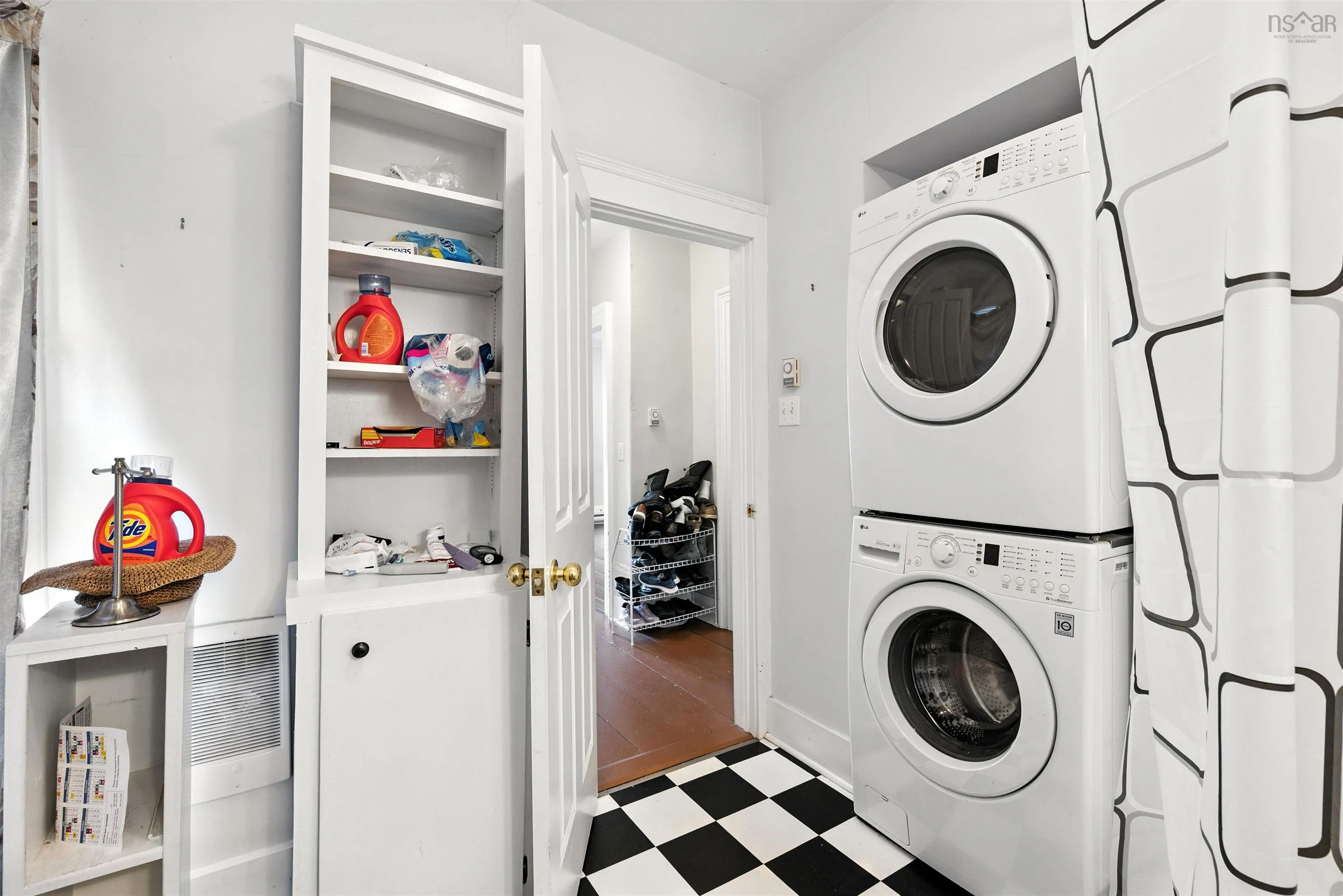 424 Main Street, Mahone Bay, NS B0J 2E0, 2 Bedrooms Bedrooms, ,2 BathroomsBathrooms,Residential,For Sale,Main,202520971