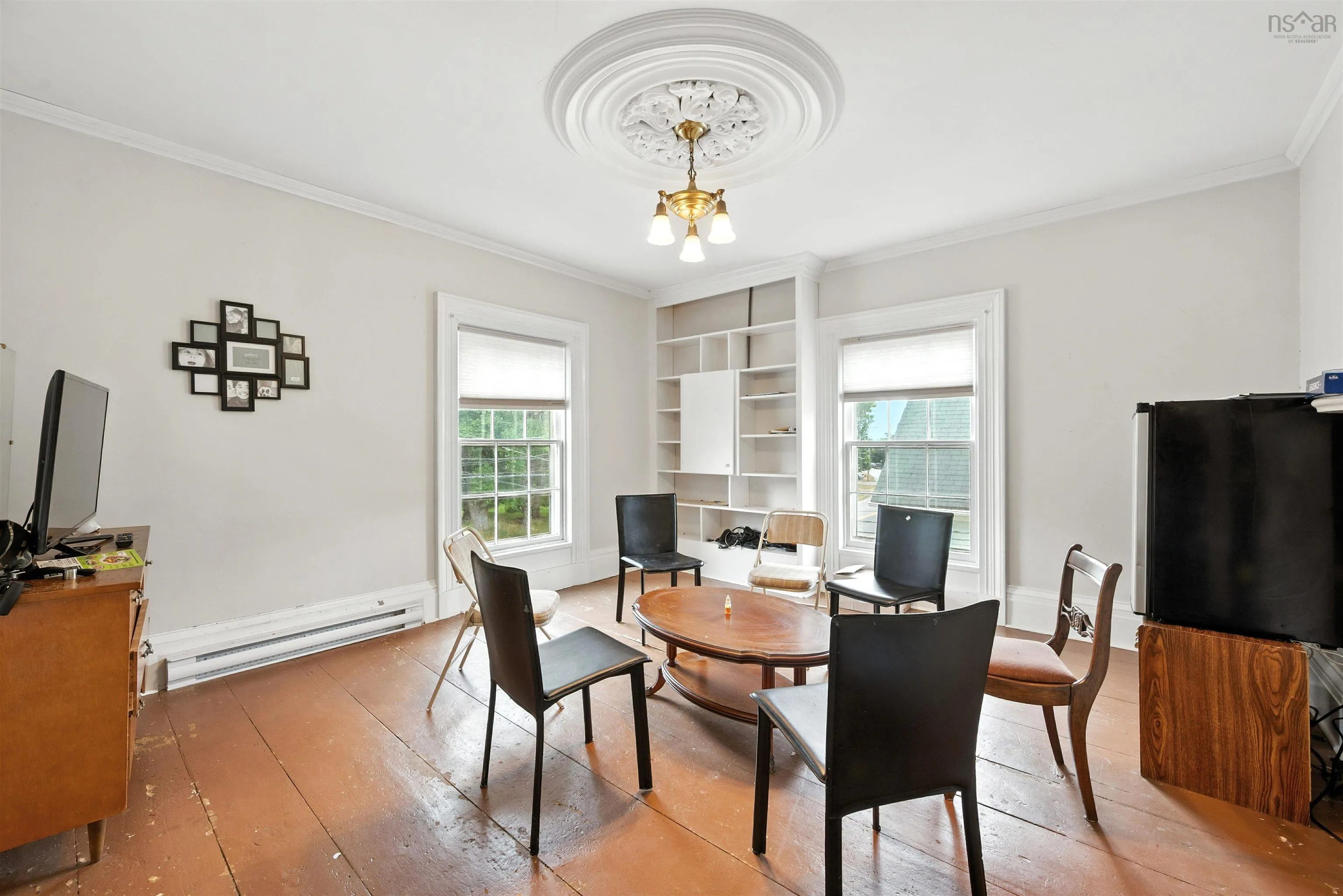 424 Main Street, Mahone Bay, NS B0J 2E0, 2 Bedrooms Bedrooms, ,2 BathroomsBathrooms,Residential,For Sale,Main,202520971