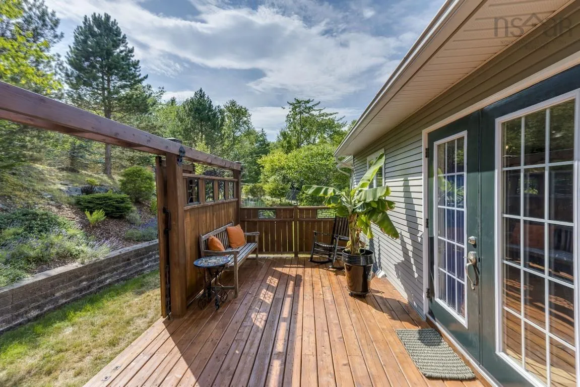 28 Glenmont Avenue, Bedford, NS B4A 1H2, 4 Bedrooms Bedrooms, ,3 BathroomsBathrooms,Residential,For Sale,Glenmont,202518904