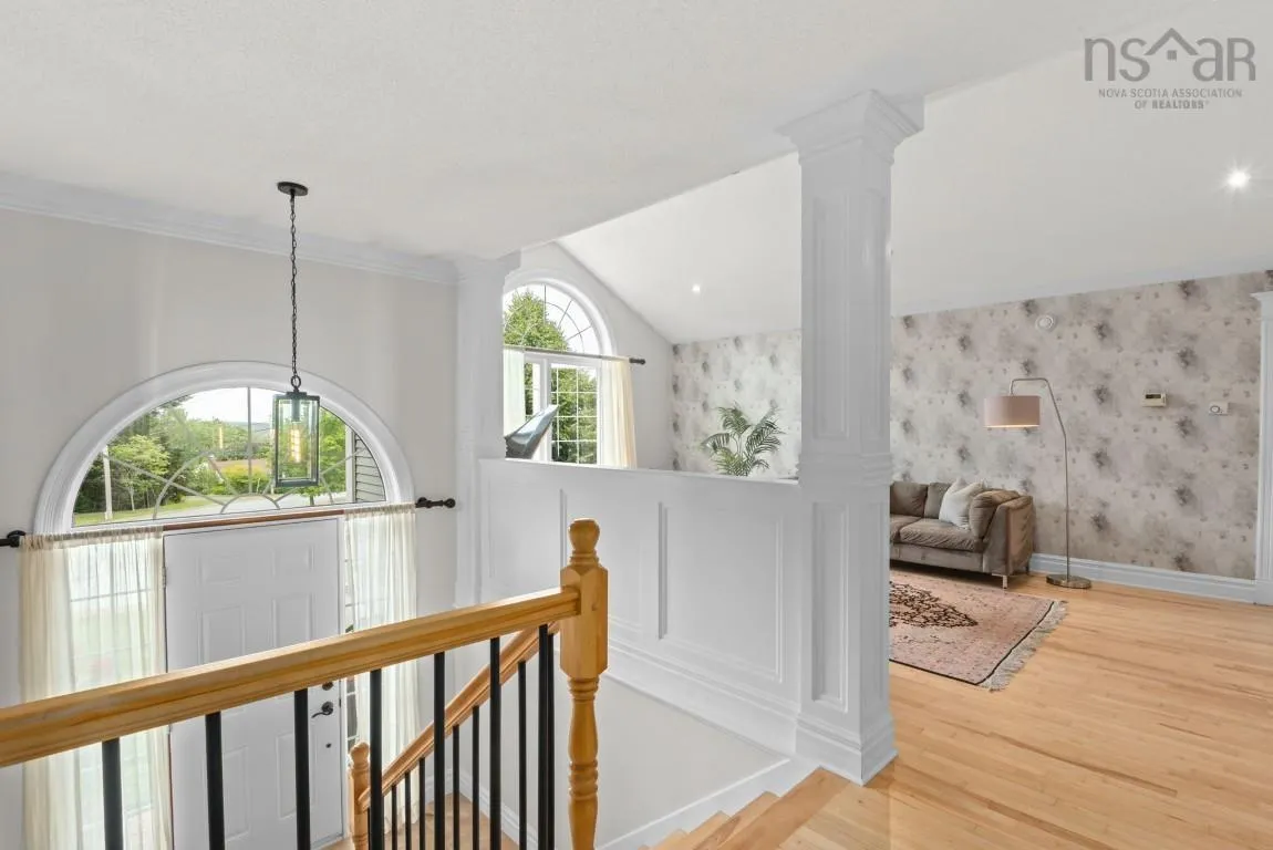 28 Glenmont Avenue, Bedford, NS B4A 1H2, 4 Bedrooms Bedrooms, ,3 BathroomsBathrooms,Residential,For Sale,Glenmont,202518904