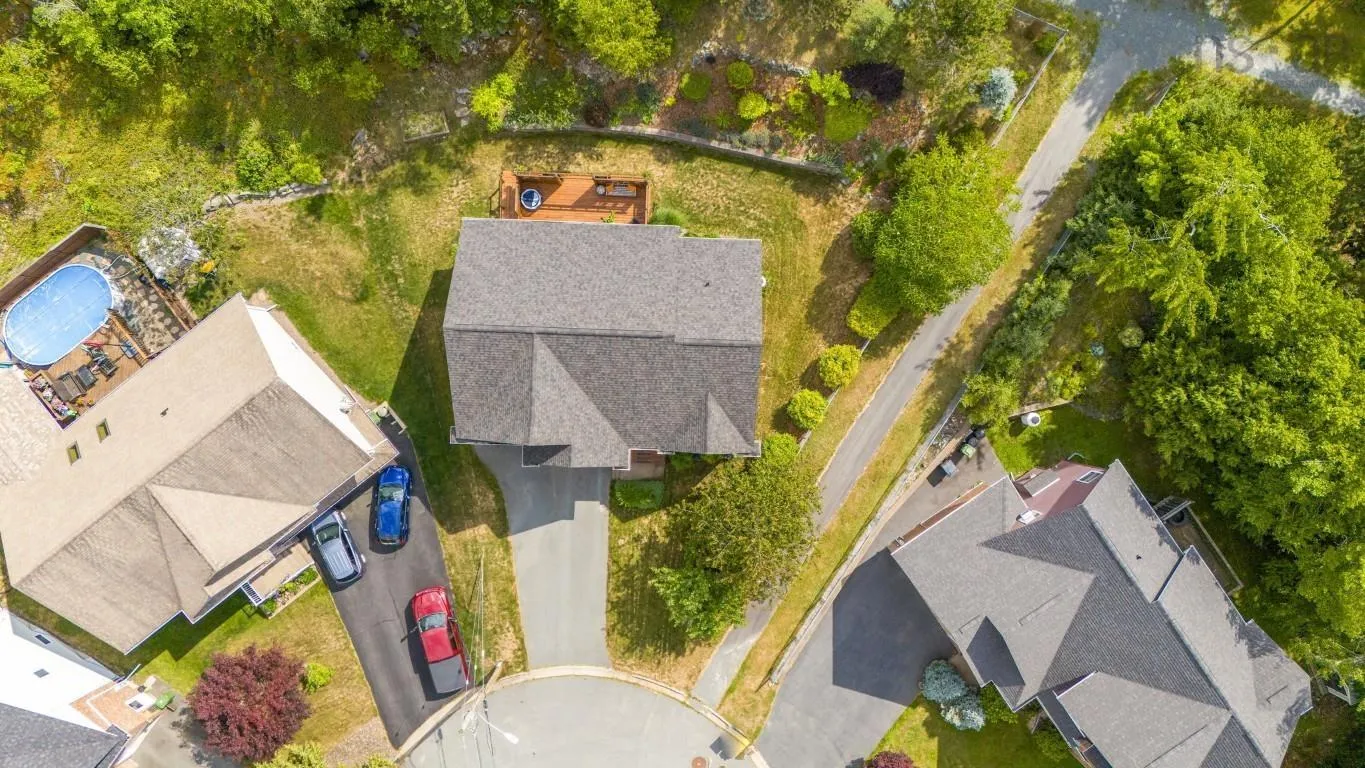 28 Glenmont Avenue, Bedford, NS B4A 1H2, 4 Bedrooms Bedrooms, ,3 BathroomsBathrooms,Residential,For Sale,Glenmont,202518904