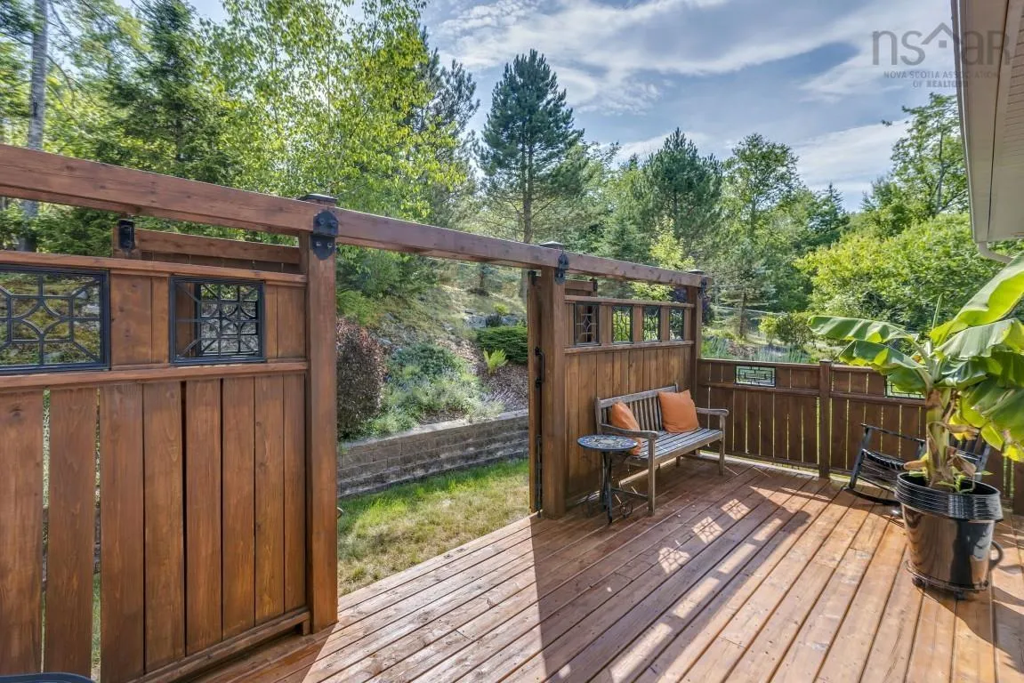 28 Glenmont Avenue, Bedford, NS B4A 1H2, 4 Bedrooms Bedrooms, ,3 BathroomsBathrooms,Residential,For Sale,Glenmont,202518904