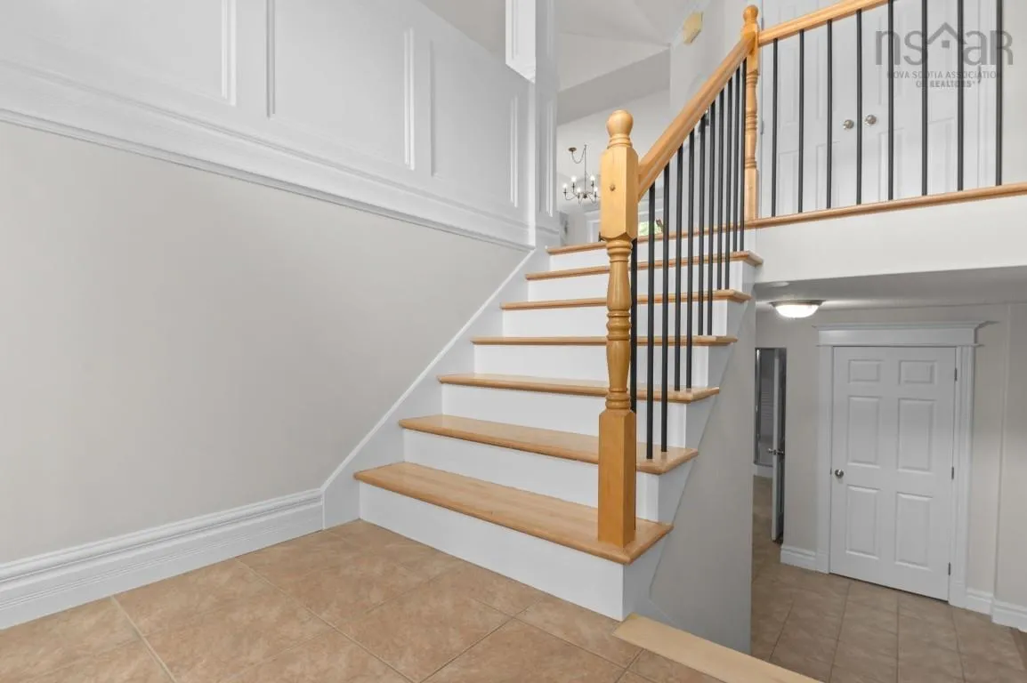 28 Glenmont Avenue, Bedford, NS B4A 1H2, 4 Bedrooms Bedrooms, ,3 BathroomsBathrooms,Residential,For Sale,Glenmont,202518904