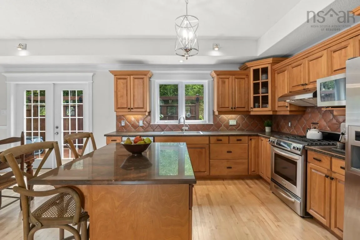 28 Glenmont Avenue, Bedford, NS B4A 1H2, 4 Bedrooms Bedrooms, ,3 BathroomsBathrooms,Residential,For Sale,Glenmont,202518904
