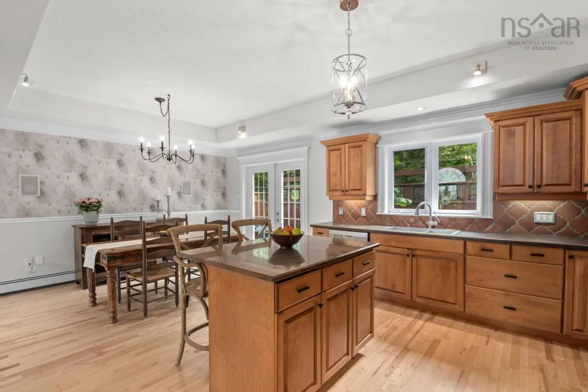 28 Glenmont Avenue, Bedford, NS B4A 1H2, 4 Bedrooms Bedrooms, ,3 BathroomsBathrooms,Residential,For Sale,Glenmont,202518904