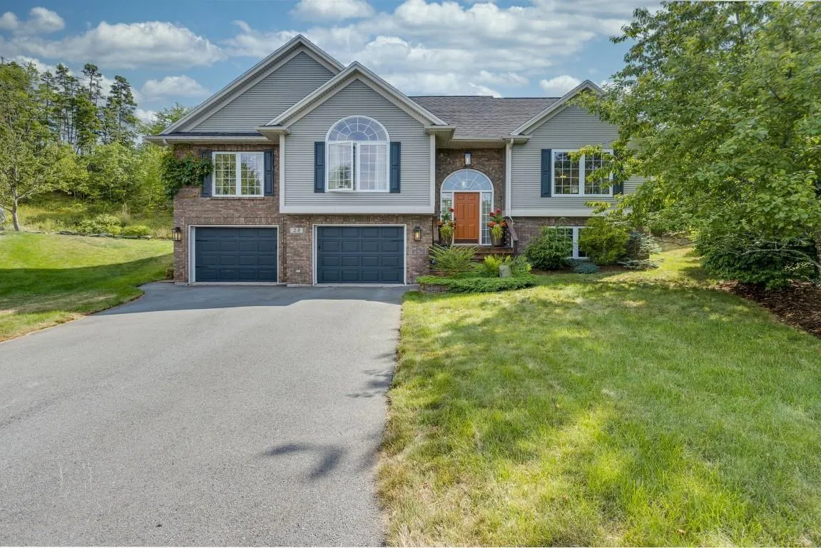 28 Glenmont Avenue, Bedford, NS B4A 1H2, 4 Bedrooms Bedrooms, ,3 BathroomsBathrooms,Residential,For Sale,Glenmont,202518904