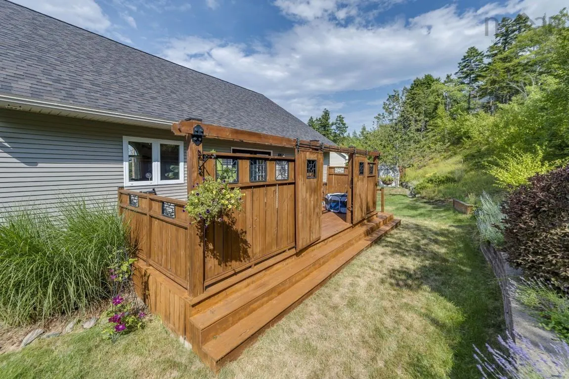28 Glenmont Avenue, Bedford, NS B4A 1H2, 4 Bedrooms Bedrooms, ,3 BathroomsBathrooms,Residential,For Sale,Glenmont,202518904