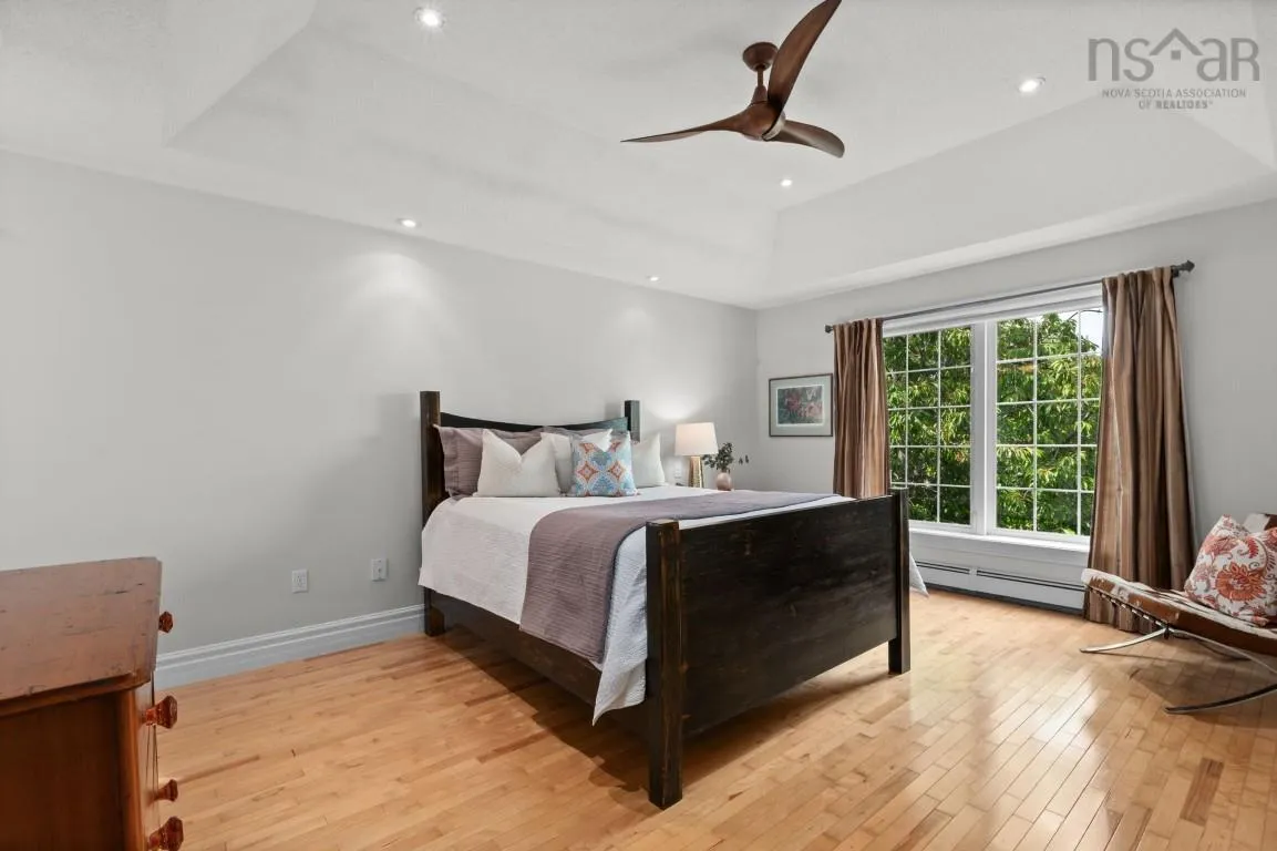 28 Glenmont Avenue, Bedford, NS B4A 1H2, 4 Bedrooms Bedrooms, ,3 BathroomsBathrooms,Residential,For Sale,Glenmont,202518904