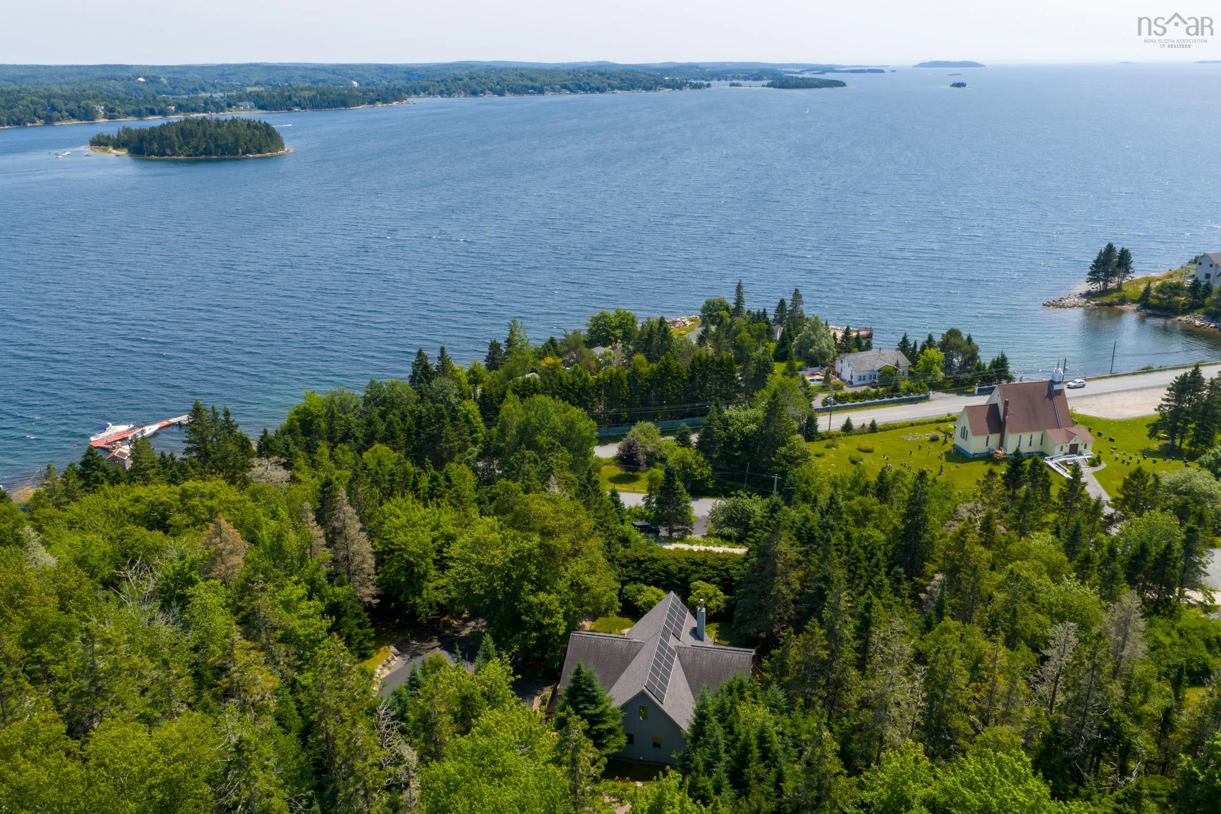 3 Island View Drive, Boutiliers Point, NS B3Z 1S5, 4 Bedrooms Bedrooms, ,2 BathroomsBathrooms,Residential,For Sale,Island View,202518254