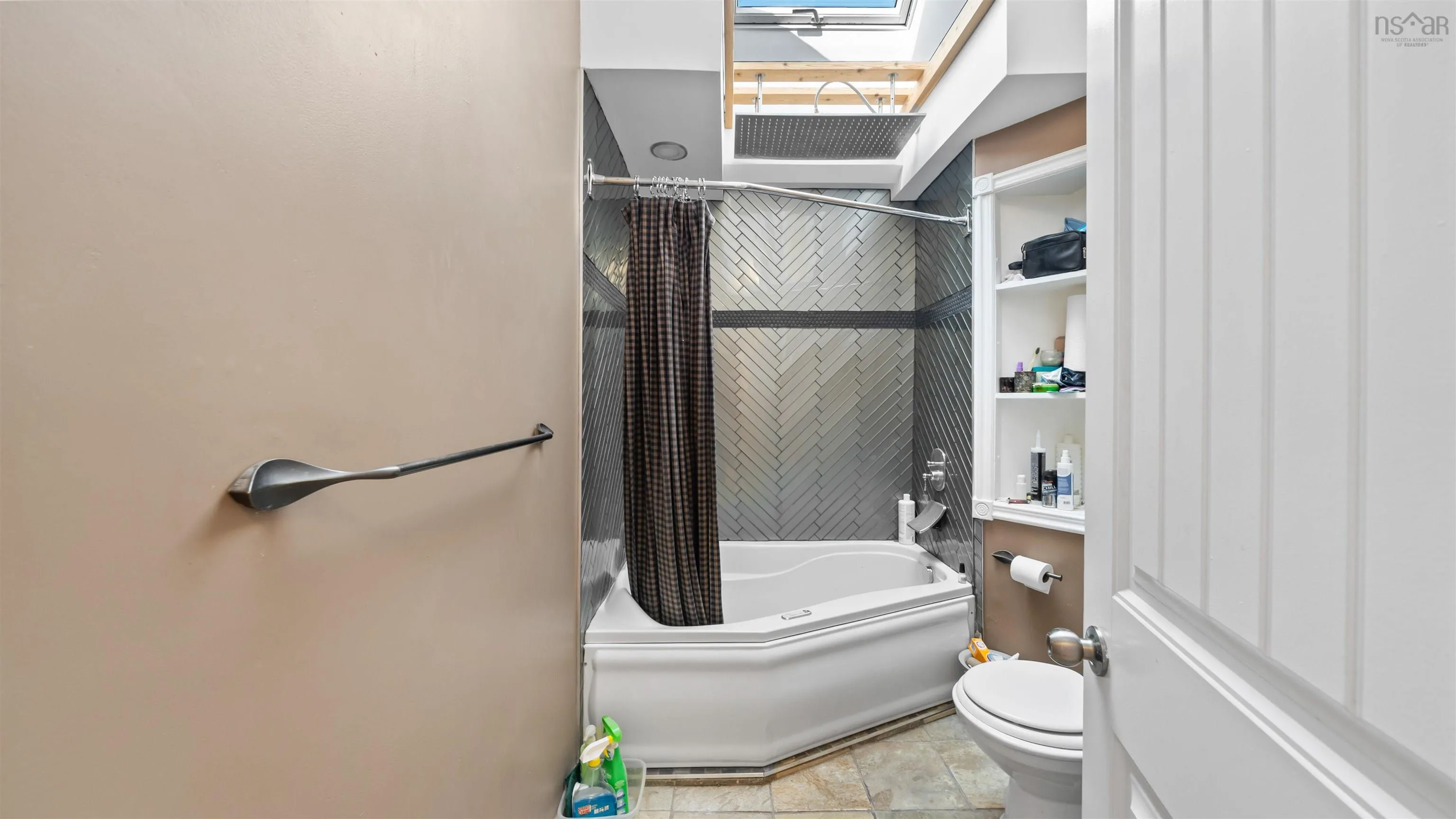 10 Fader Street, Dartmouth, NS B2X 1P3, 3 Bedrooms Bedrooms, ,2 BathroomsBathrooms,Residential,For Sale,Fader,202518315