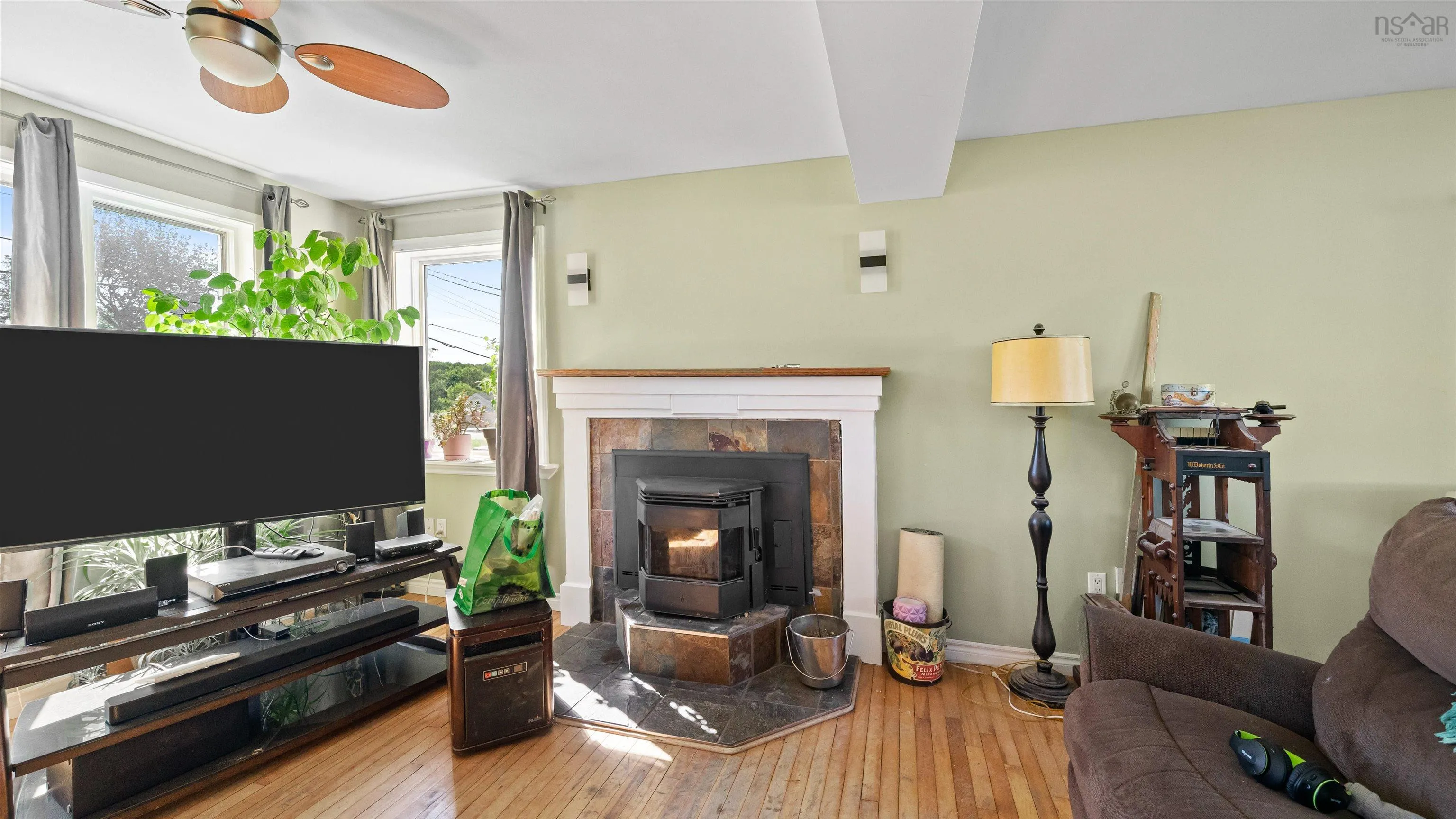 10 Fader Street, Dartmouth, NS B2X 1P3, 3 Bedrooms Bedrooms, ,2 BathroomsBathrooms,Residential,For Sale,Fader,202518315