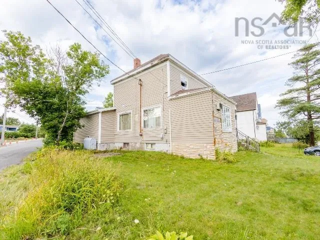324 York Street, Glace Bay, NS B1A 2M7, 5 Bedrooms Bedrooms, ,3 BathroomsBathrooms,Residential,For Sale,York,202518450