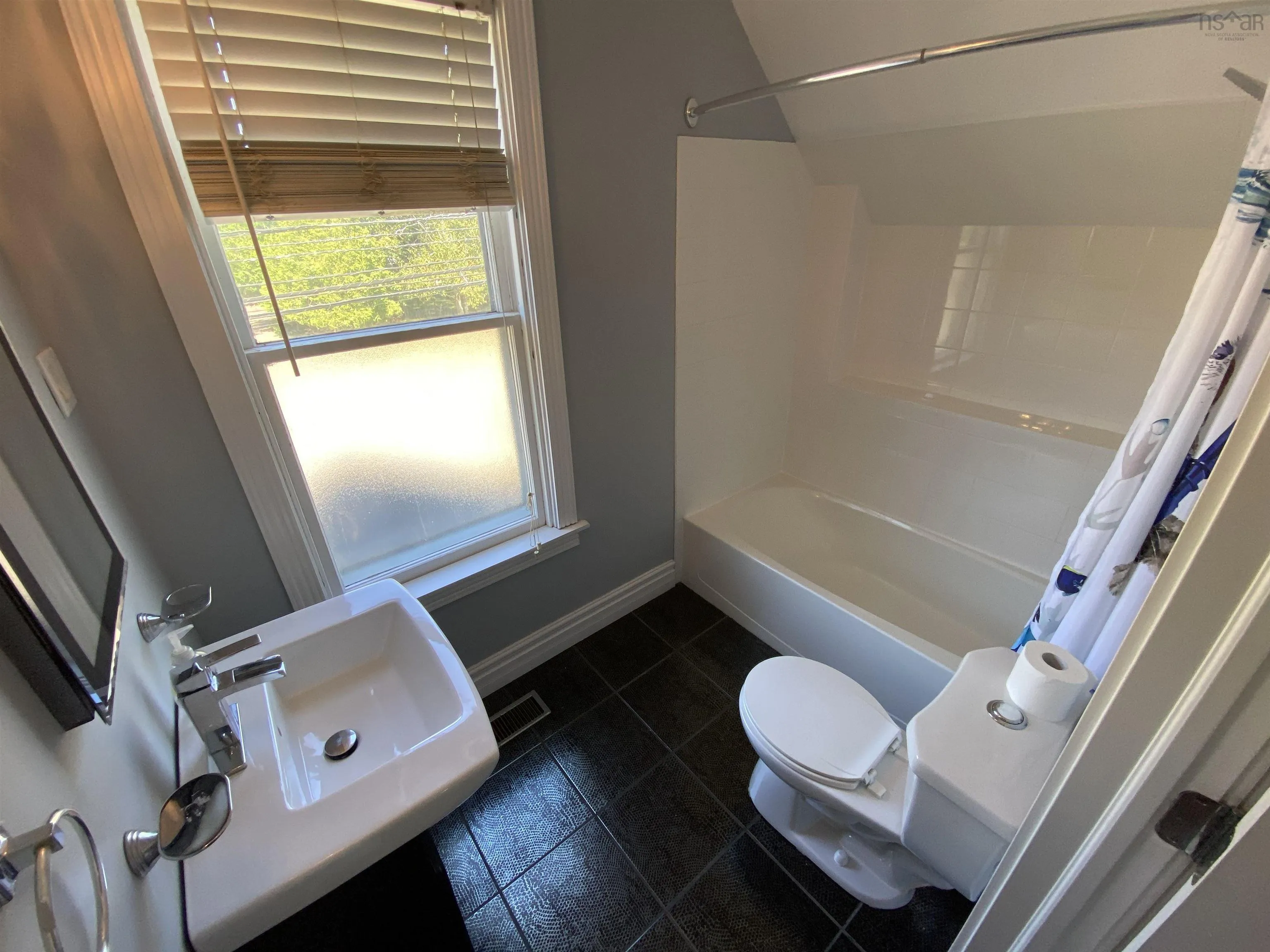 394 Robie Street, Truro, NS B2N 1L8, 3 Bedrooms Bedrooms, ,1 BathroomBathrooms,Residential,For Sale,Robie,202521451