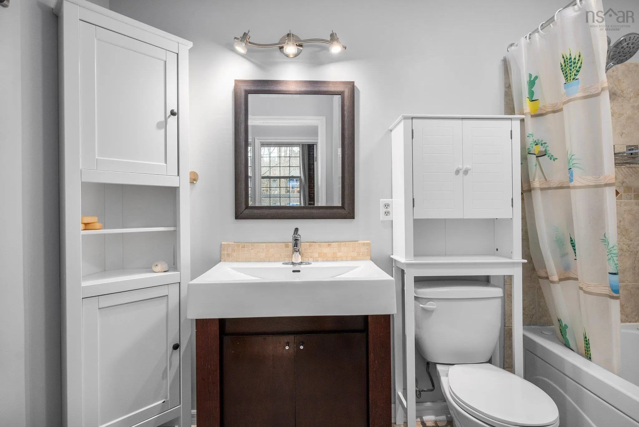 204-215 King Street, Bridgewater Ns B4v 1a6, 2 Bedrooms Bedrooms, ,1 BathroomBathrooms,Residential,For Sale,King,202505676