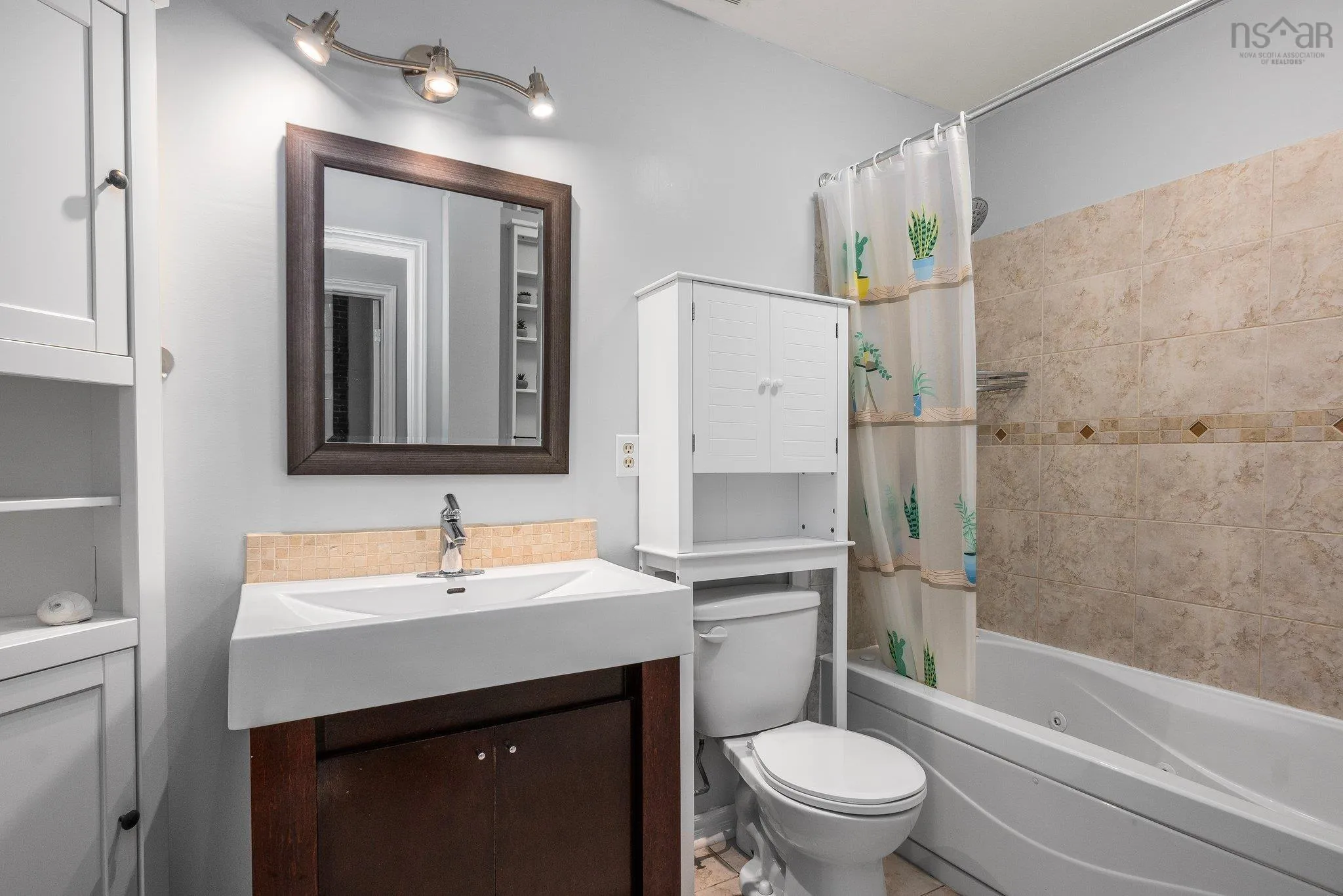204-215 King Street, Bridgewater Ns B4v 1a6, 2 Bedrooms Bedrooms, ,1 BathroomBathrooms,Residential,For Sale,King,202505676