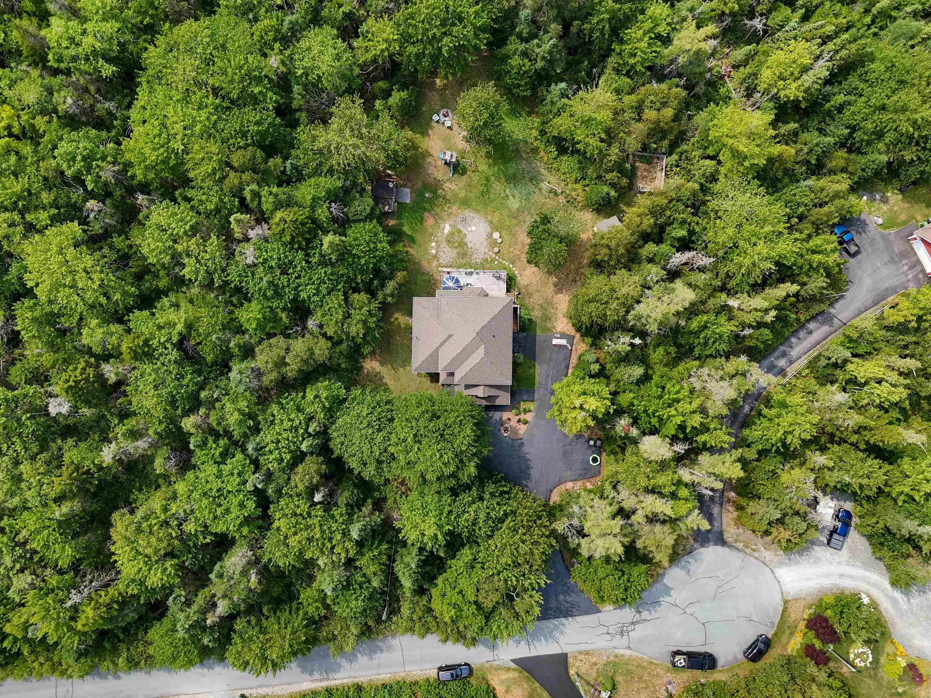 80 Tudor Lane, Stillwater Lake, NS B3Z 4J1, 3 Bedrooms Bedrooms, ,4 BathroomsBathrooms,Residential,For Sale,Tudor,202520640
