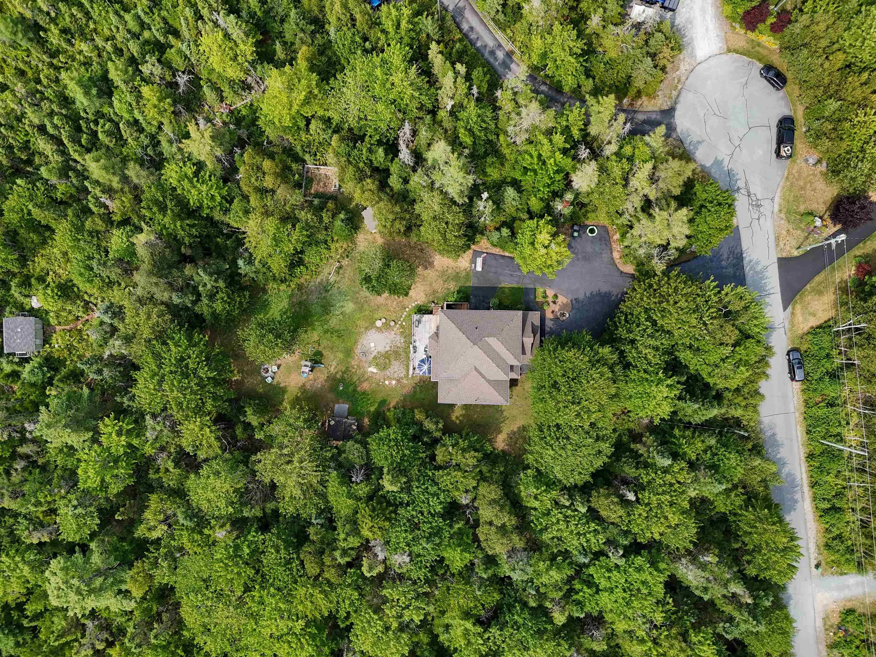80 Tudor Lane, Stillwater Lake, NS B3Z 4J1, 3 Bedrooms Bedrooms, ,4 BathroomsBathrooms,Residential,For Sale,Tudor,202520640