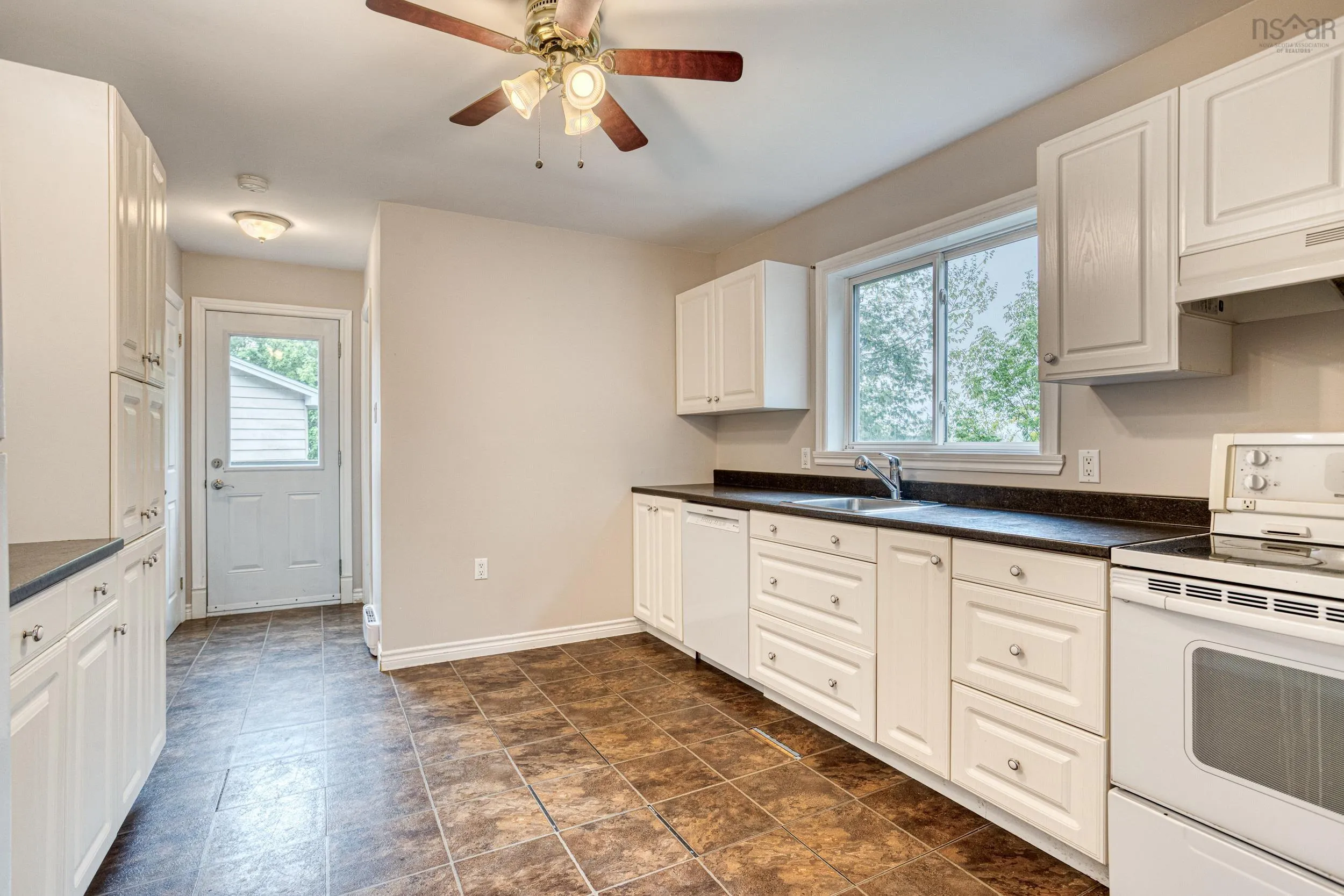 105 Smokey Drive, Lower Sackville, NS B4C 3B5, 4 Bedrooms Bedrooms, ,Residential Income,For Sale,Smokey,202523398