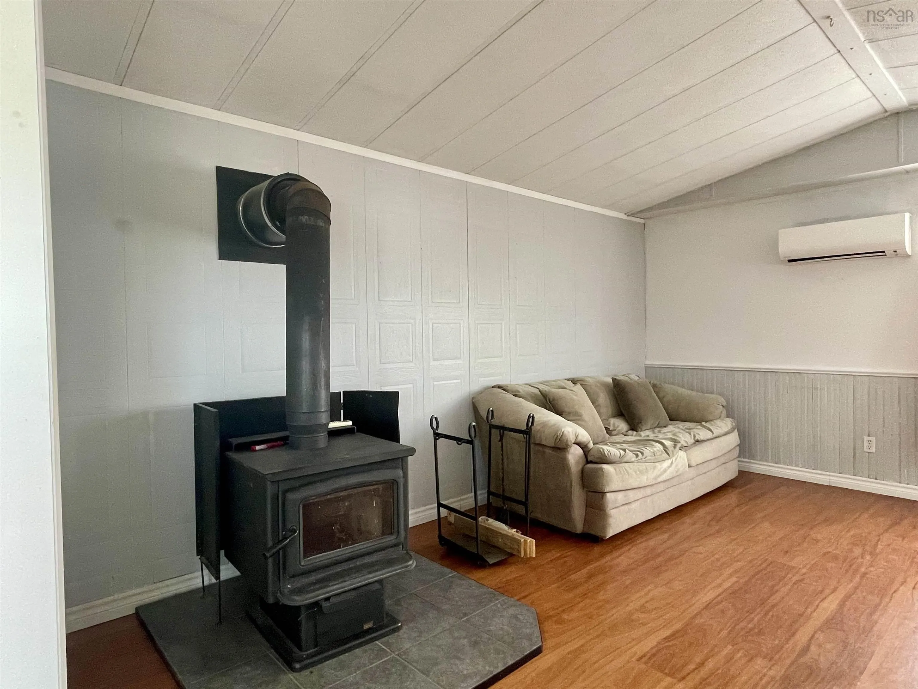 44 Chapel Street, Springhill, NS B0M 1X0, 3 Bedrooms Bedrooms, ,1 BathroomBathrooms,Residential,For Sale,Chapel,202520637