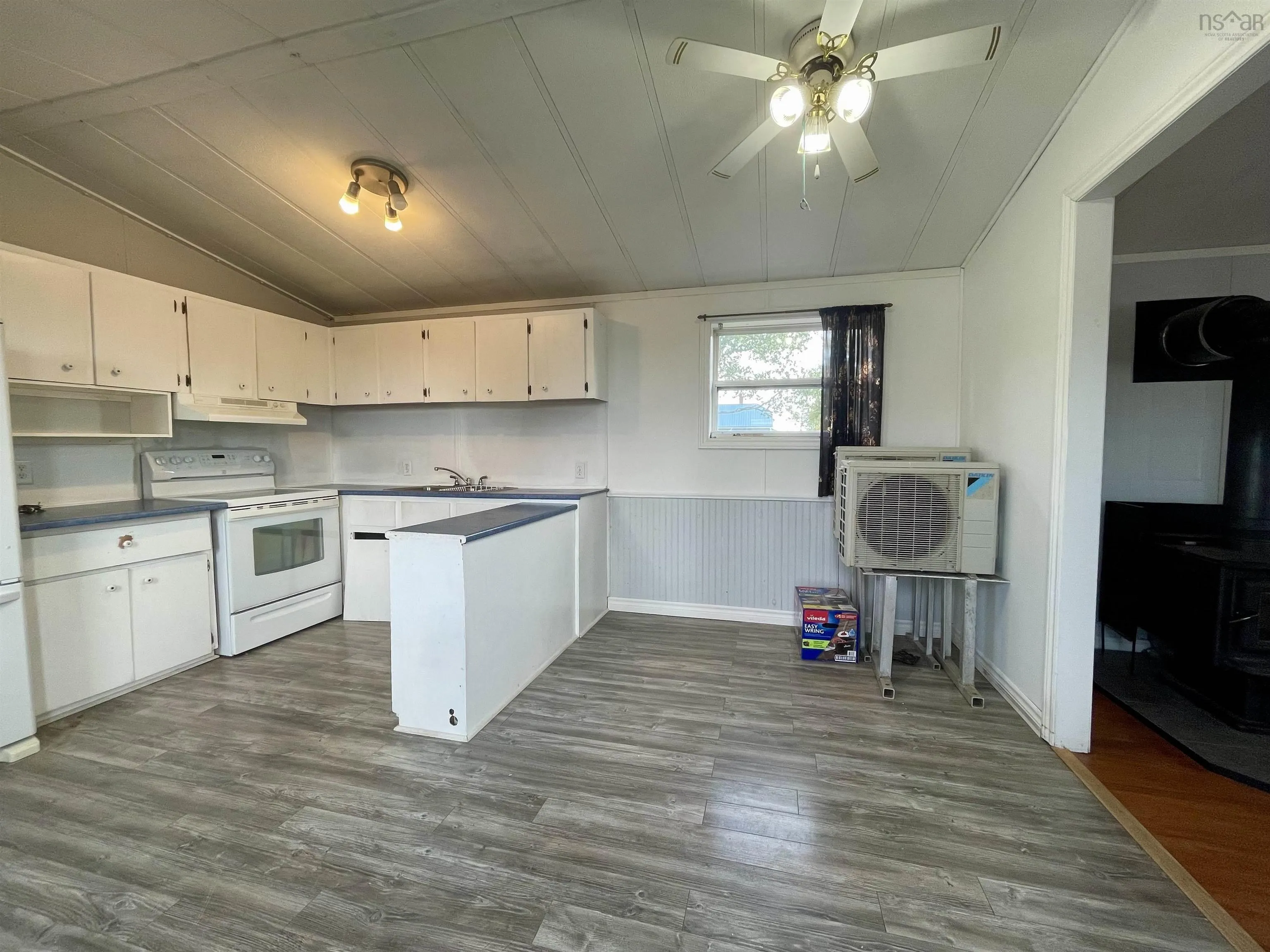 44 Chapel Street, Springhill, NS B0M 1X0, 3 Bedrooms Bedrooms, ,1 BathroomBathrooms,Residential,For Sale,Chapel,202520637