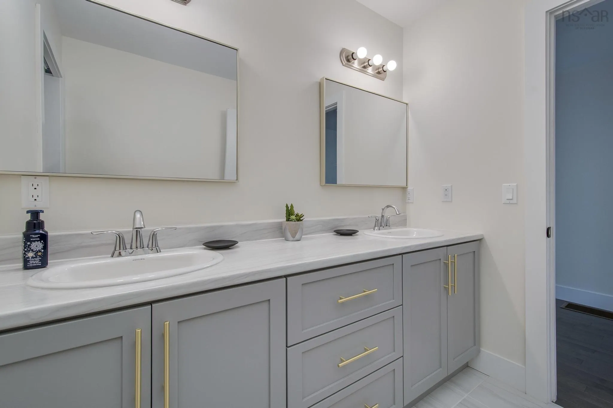 120 Olive Avenue, Bedford Ns B4b 0l2, 4 Bedrooms Bedrooms, ,4 BathroomsBathrooms,Residential,For Sale,Olive,202510793