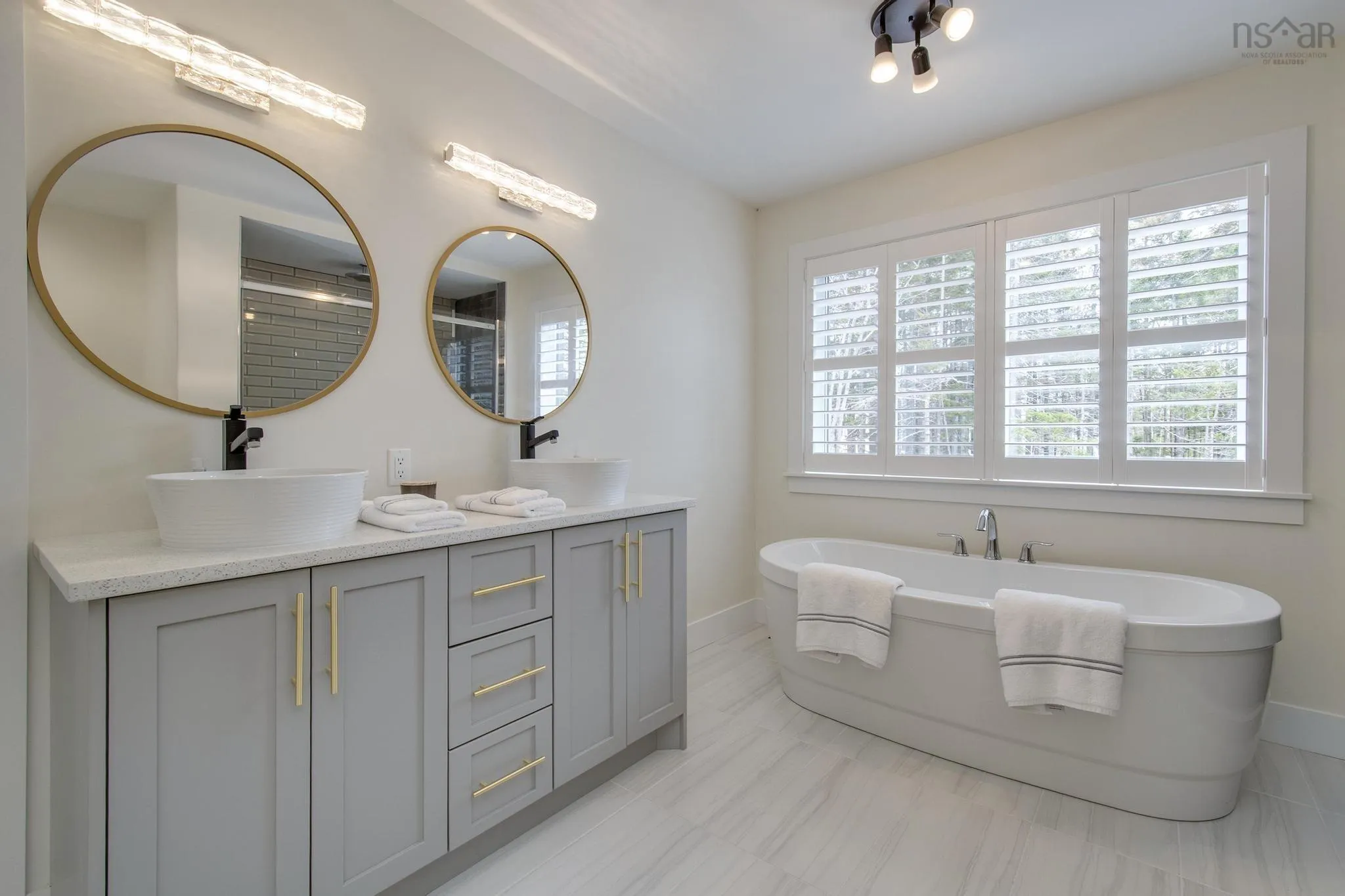 120 Olive Avenue, Bedford Ns B4b 0l2, 4 Bedrooms Bedrooms, ,4 BathroomsBathrooms,Residential,For Sale,Olive,202510793