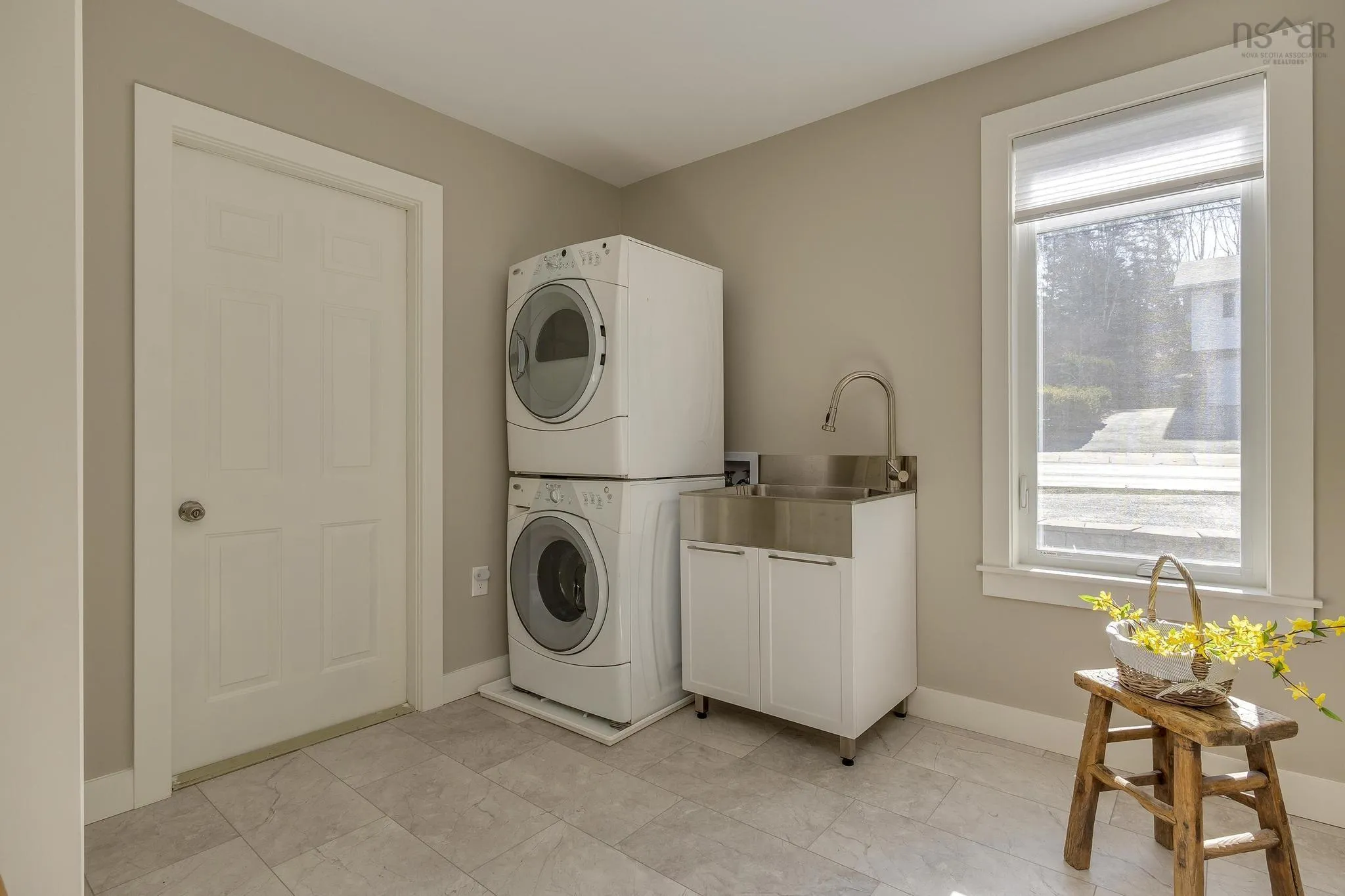 395 Waverley Road, Dartmouth Ns B2x 2e7, 4 Bedrooms Bedrooms, ,3 BathroomsBathrooms,Residential,For Sale,Waverley,202508182