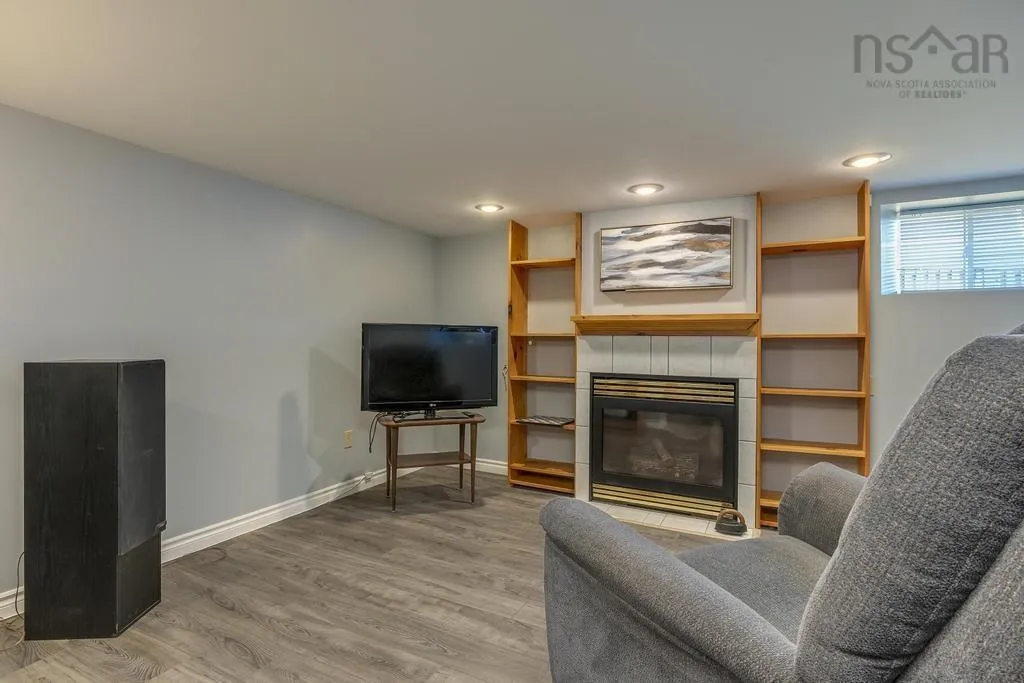 395 Waverley Road, Dartmouth Ns B2x 2e7, 4 Bedrooms Bedrooms, ,3 BathroomsBathrooms,Residential,For Sale,Waverley,202508182