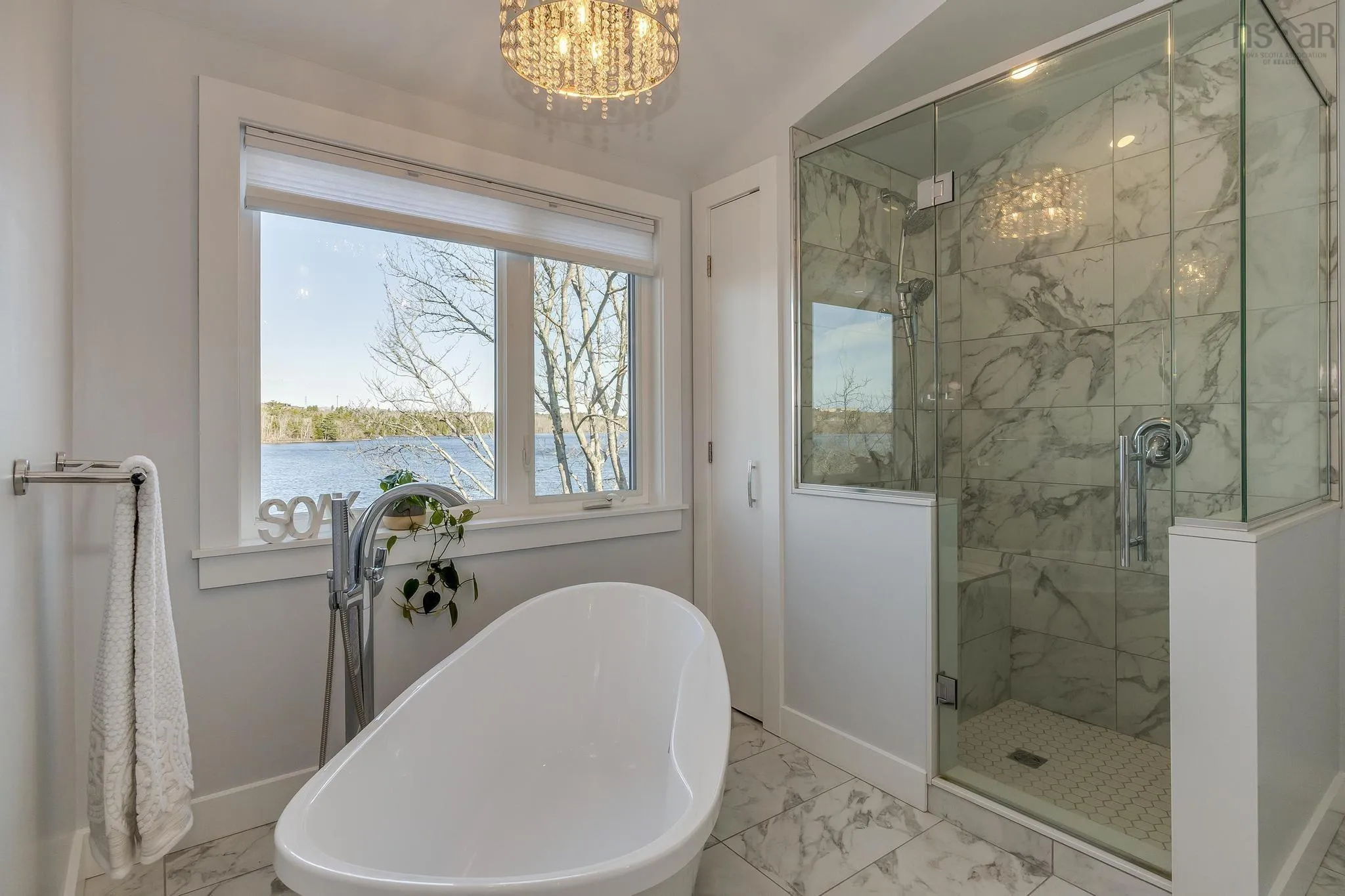 395 Waverley Road, Dartmouth Ns B2x 2e7, 4 Bedrooms Bedrooms, ,3 BathroomsBathrooms,Residential,For Sale,Waverley,202508182