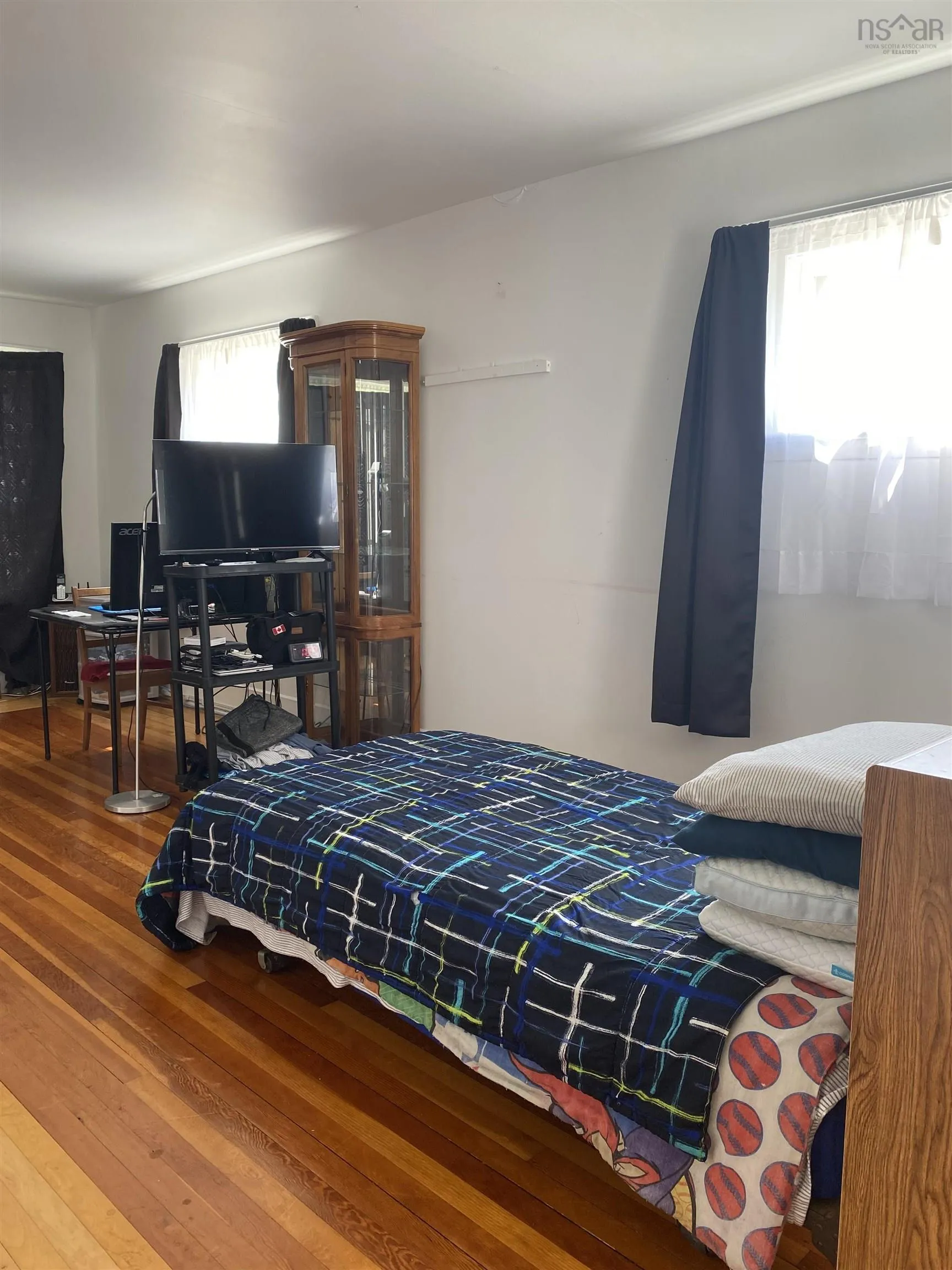 571 King Street, New Waterford, NS B1H 3Z2, 2 Bedrooms Bedrooms, ,1 BathroomBathrooms,Residential,For Sale,King,202519880