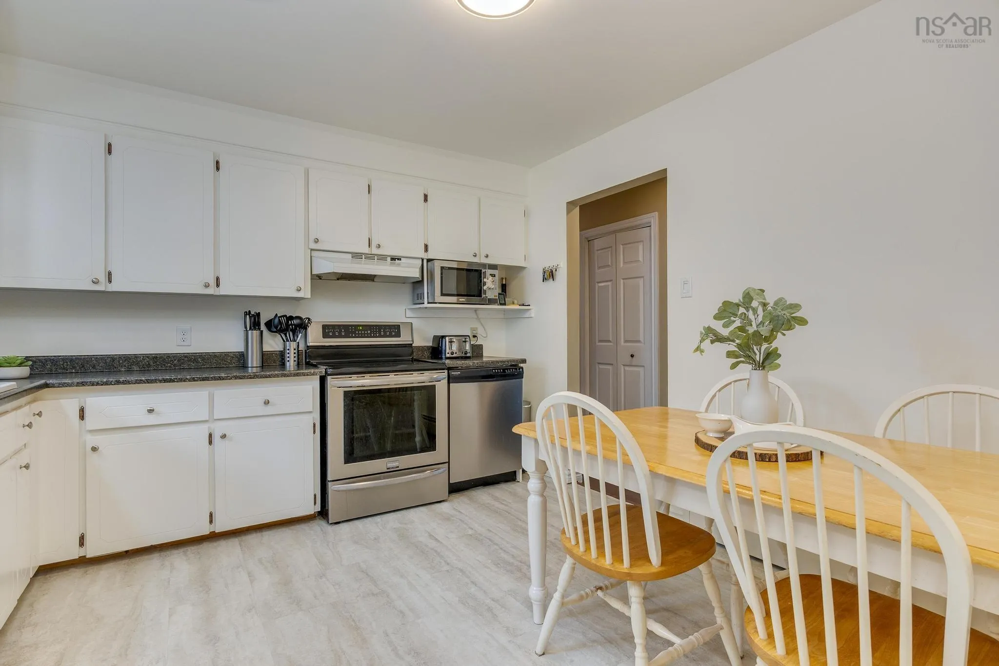 15 Judy Avenue, Lower Sackville, NS B4E 1A6, 4 Bedrooms Bedrooms, ,2 BathroomsBathrooms,Residential,For Sale,Judy Avenue,202518102