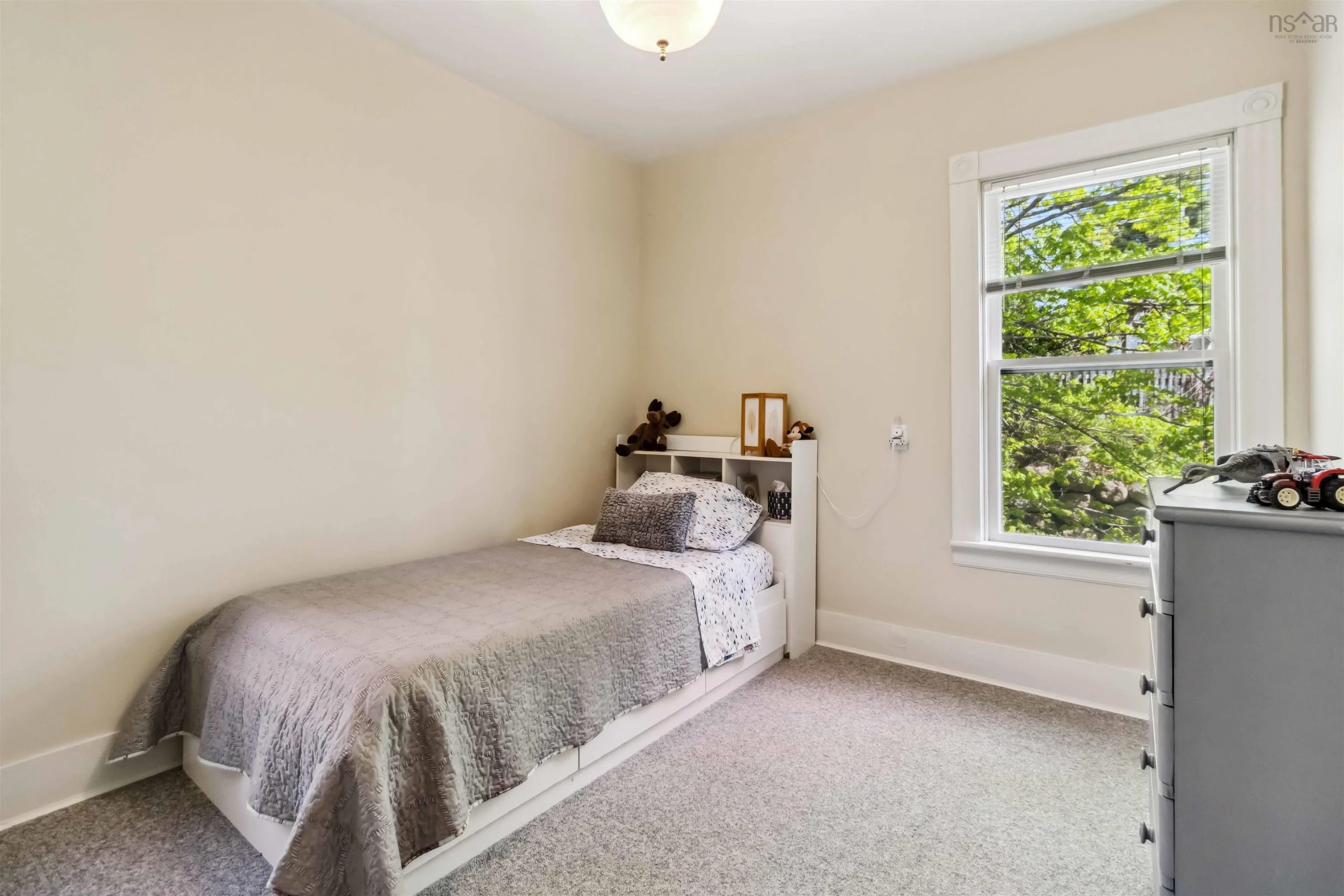 811 Lahave Street, Bridgewater, NS B4V 2V2, 3 Bedrooms Bedrooms, ,2 BathroomsBathrooms,Residential,For Sale,Lahave,202511244