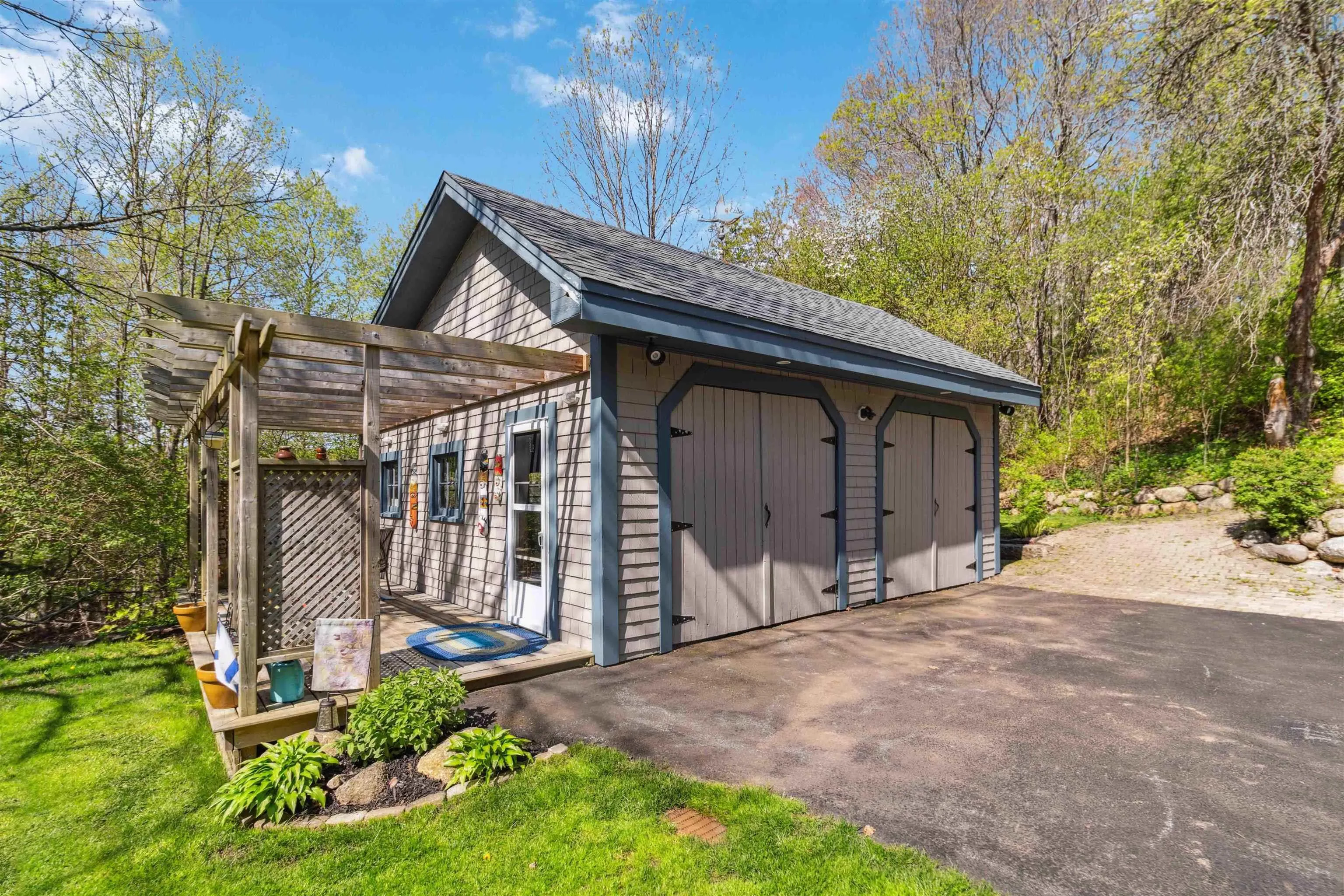 811 Lahave Street, Bridgewater, NS B4V 2V2, 3 Bedrooms Bedrooms, ,2 BathroomsBathrooms,Residential,For Sale,Lahave,202511244