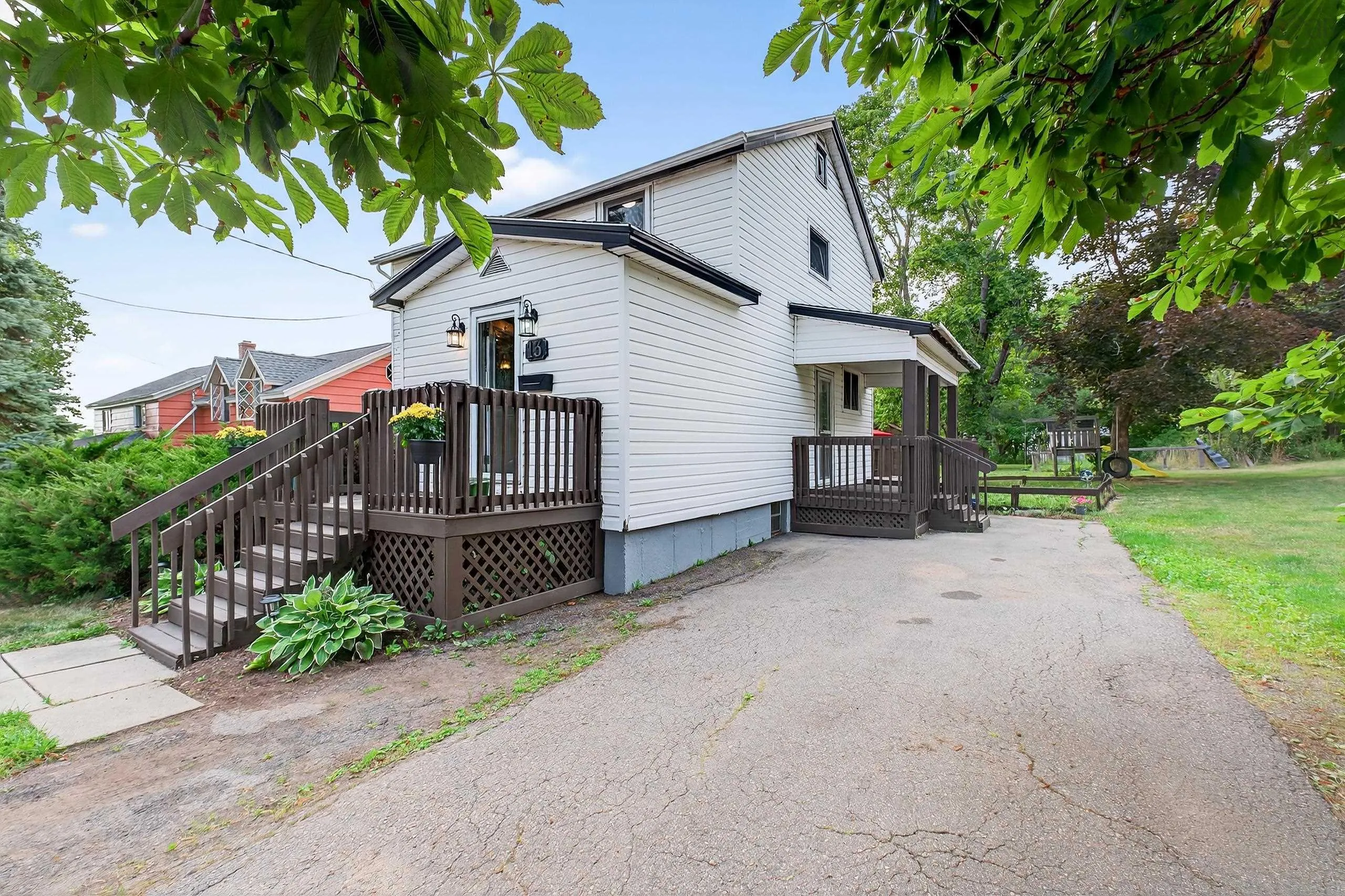 13 View Street, Sydney Mines, NS B1V 1G9, 3 Bedrooms Bedrooms, ,3 BathroomsBathrooms,Residential,For Sale,View,202520247