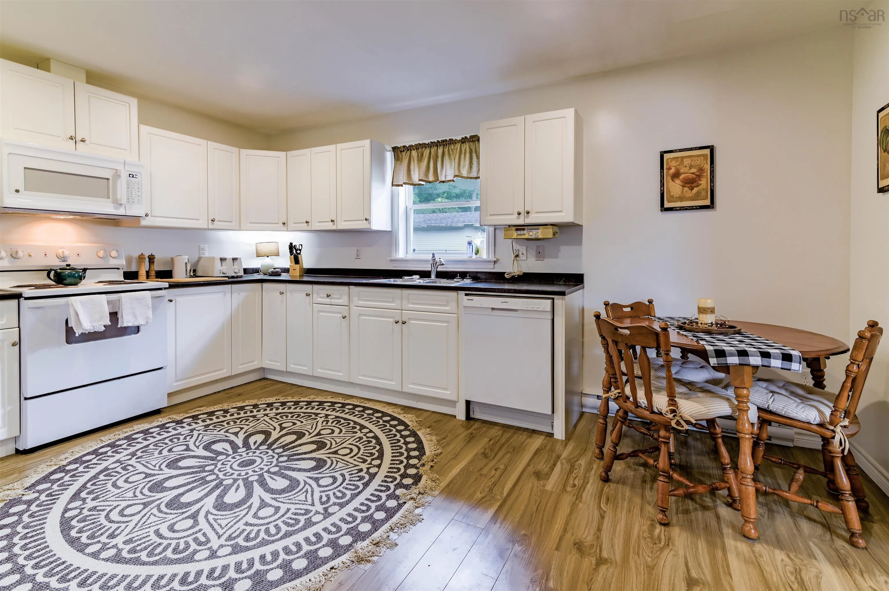 1353 Pinecrest Drive, Coldbrook, NS B0P 1J0, 6 Bedrooms Bedrooms, ,2 BathroomsBathrooms,Residential,For Sale,Pinecrest Drive,202518668