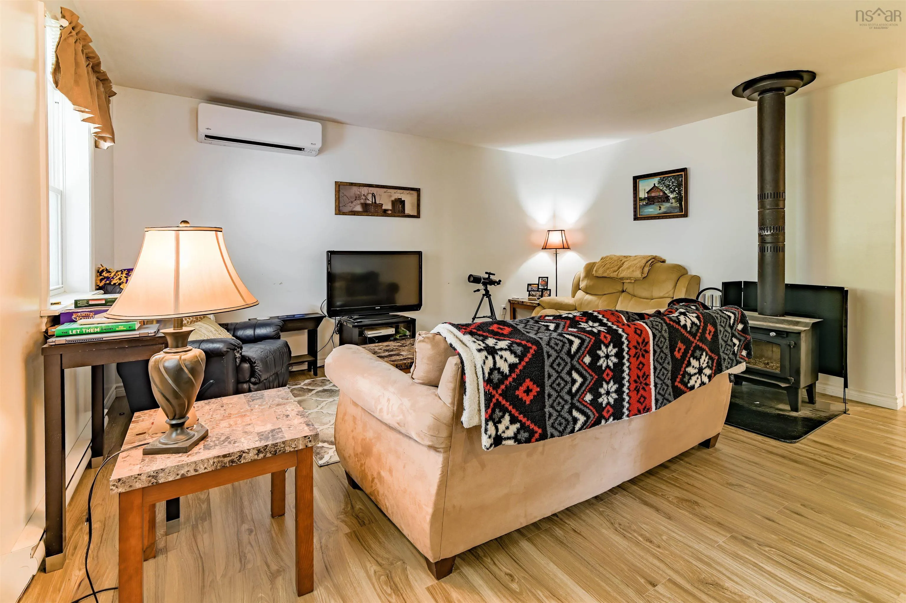 1353 Pinecrest Drive, Coldbrook, NS B0P 1J0, 6 Bedrooms Bedrooms, ,2 BathroomsBathrooms,Residential,For Sale,Pinecrest Drive,202518668