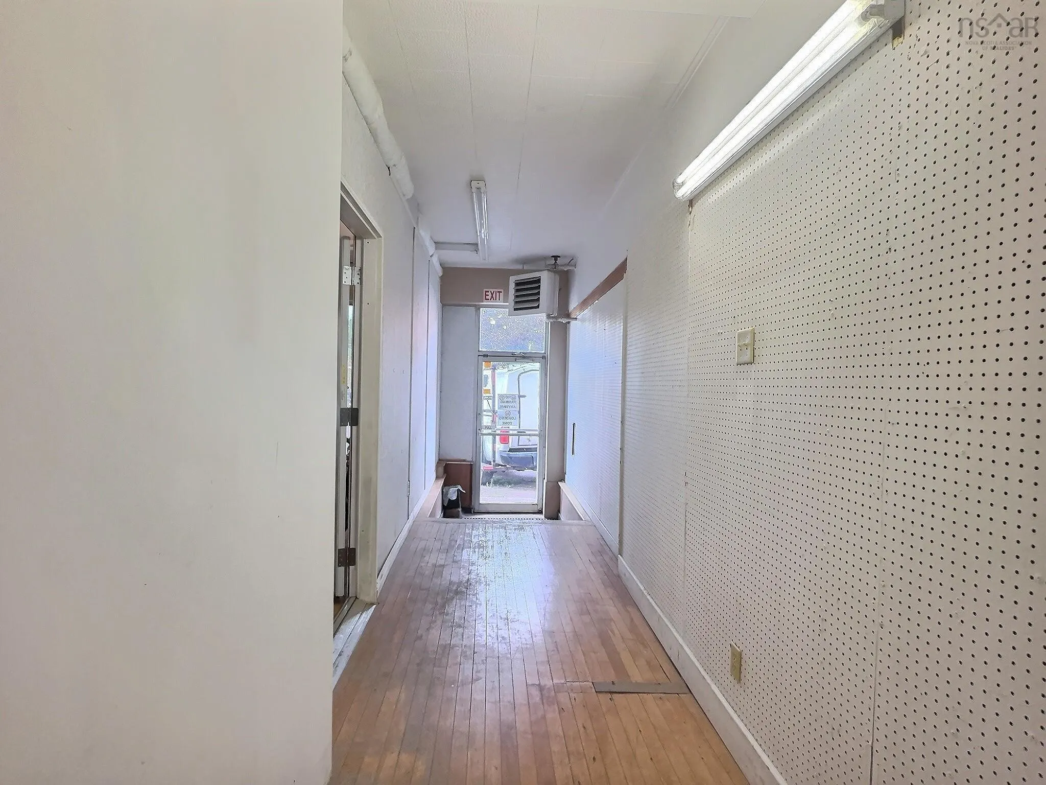 113 Victoria Street E, Amherst, NS B4H 1X9, ,Commercial Sale,For Sale,Victoria,202521436